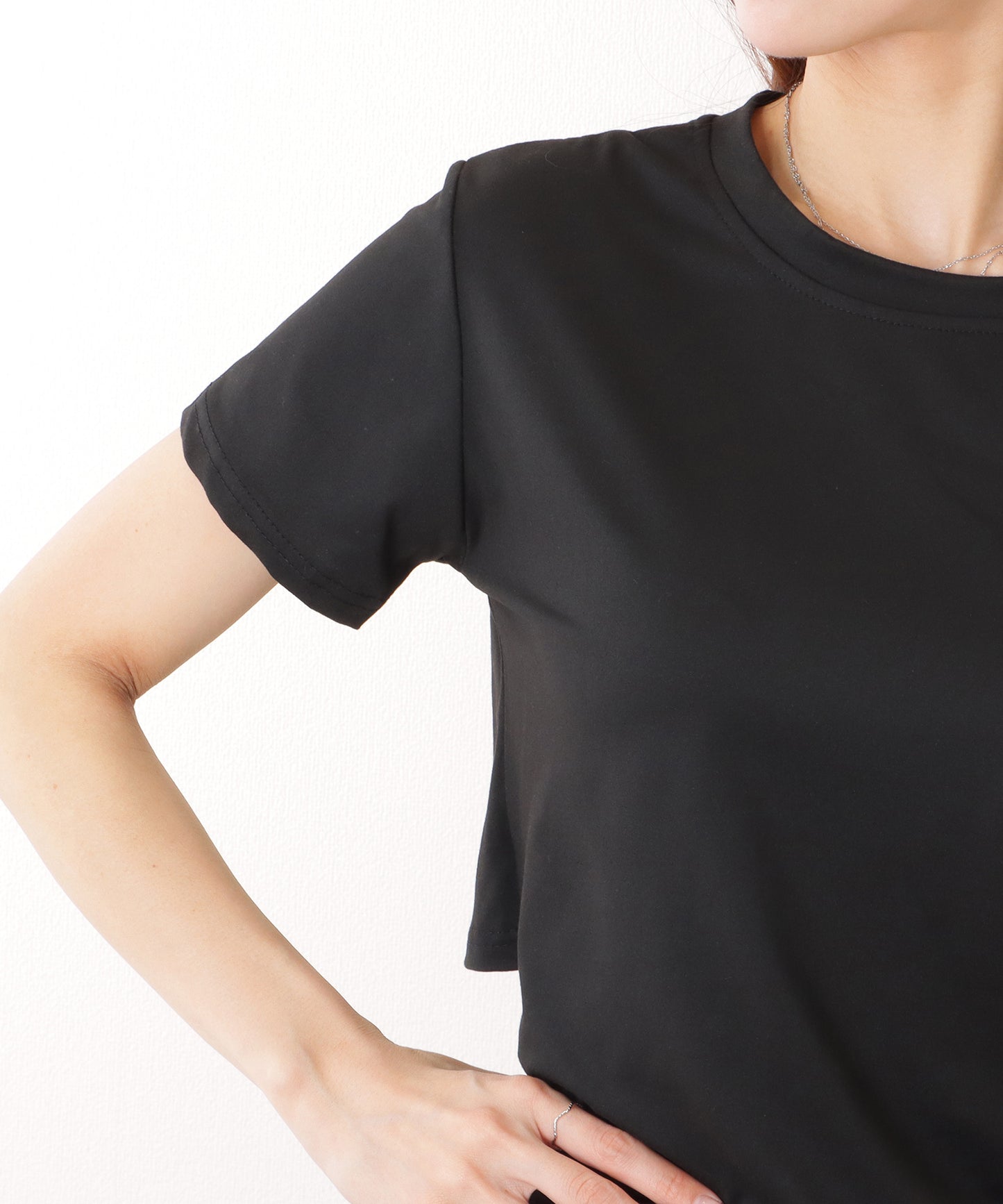 バックリボン カットアウト コンパクト 半袖 Tシャツ