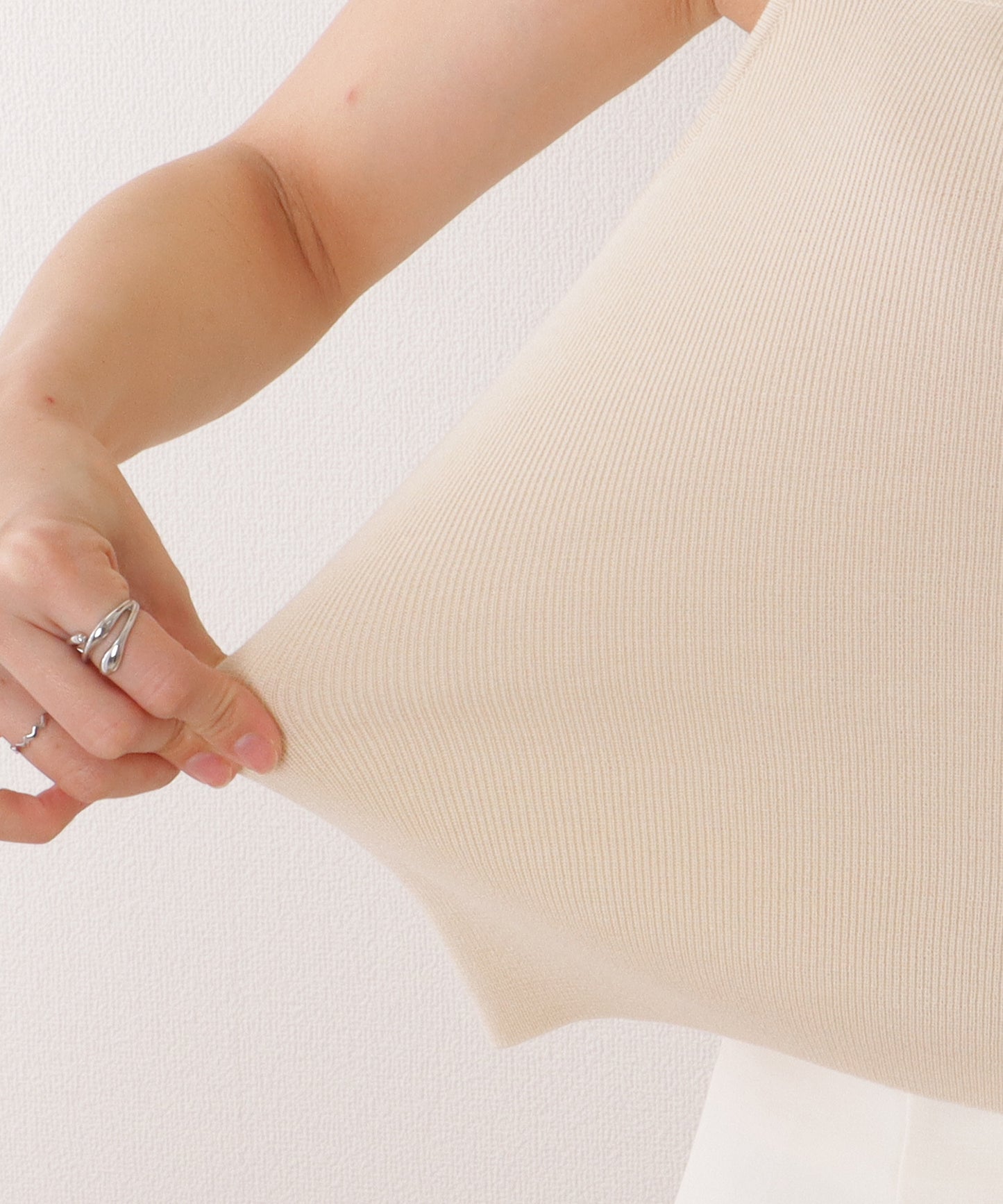 ソリッドカラー スクエアネック コンパクト ニット タンクトップ