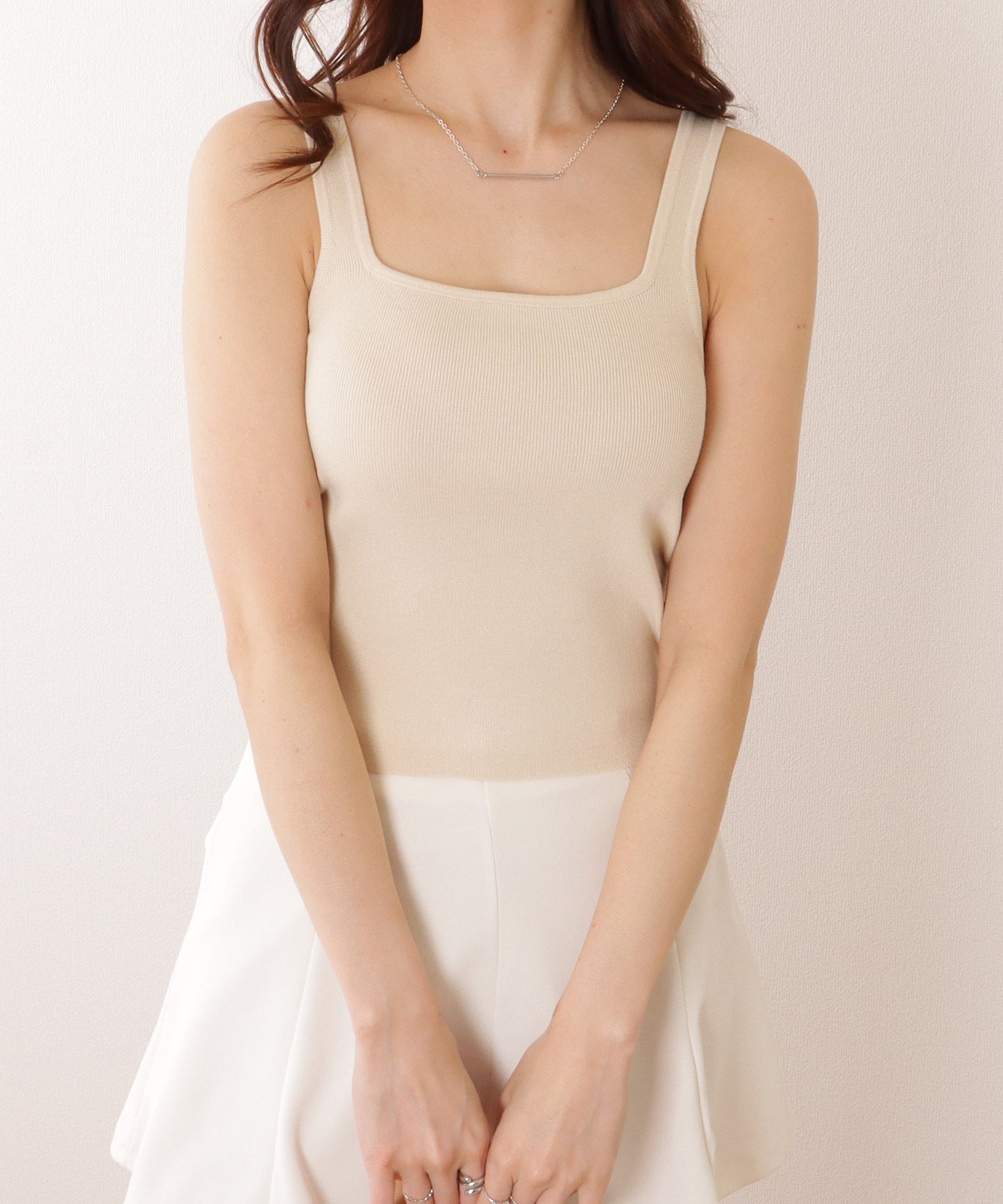 ソリッドカラー スクエアネック コンパクト ニット タンクトップ