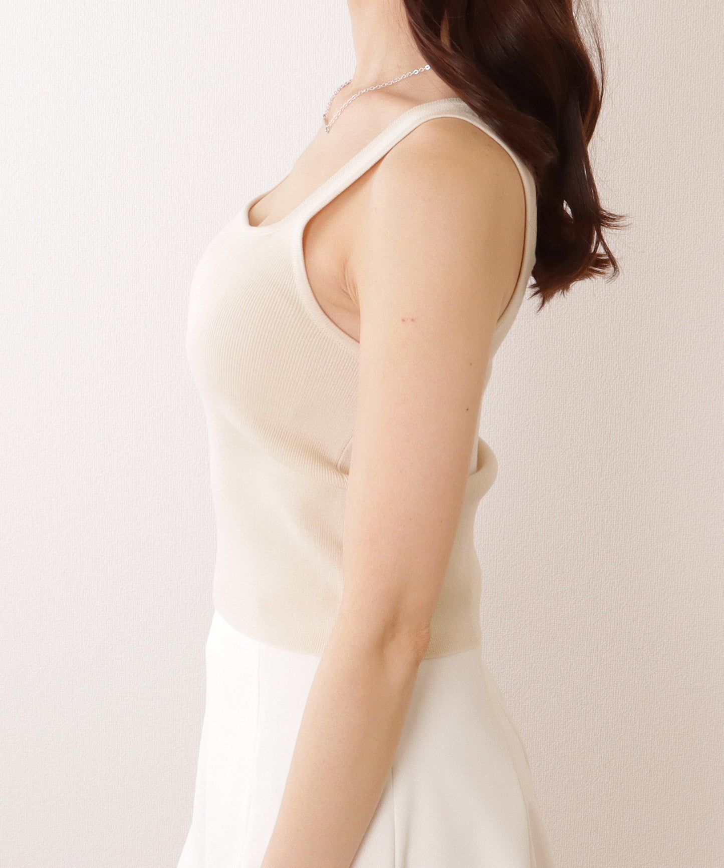 ソリッドカラー スクエアネック コンパクト ニット タンクトップ