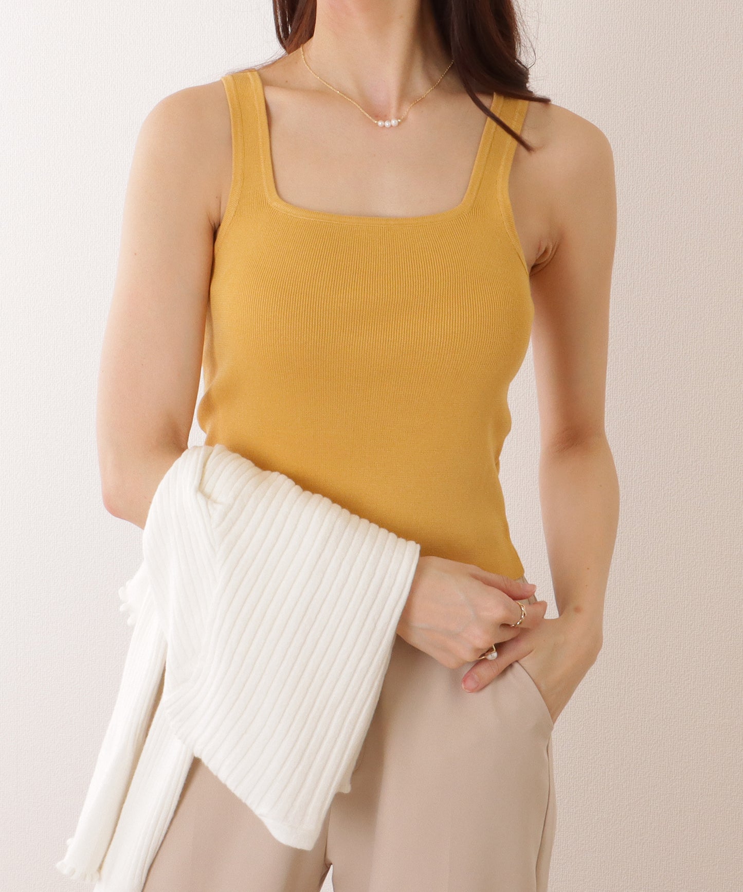 ソリッドカラー スクエアネック コンパクト ニット タンクトップ