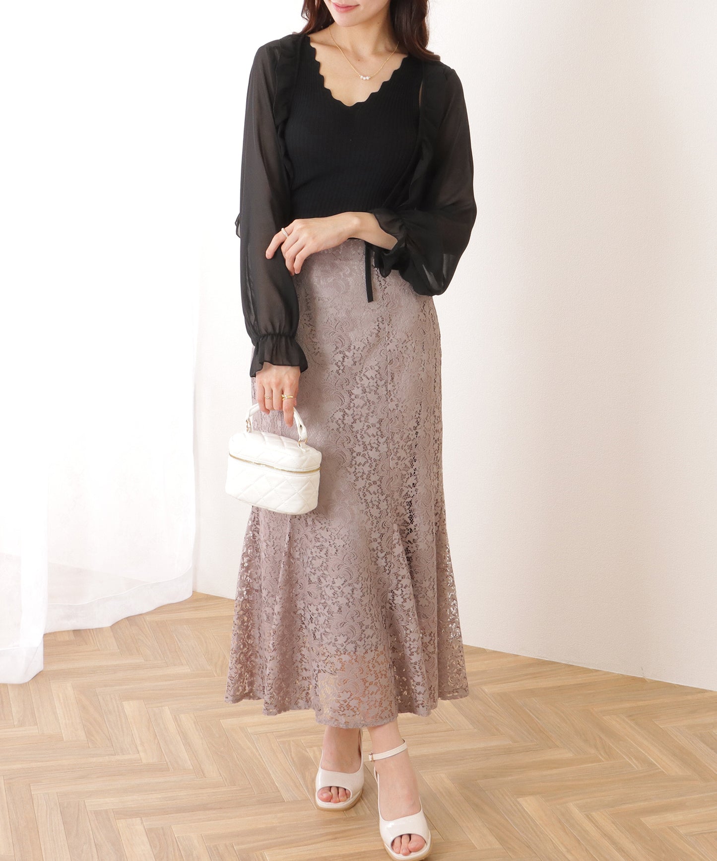 Vネック スカラップ リブ ニット タンクトップ