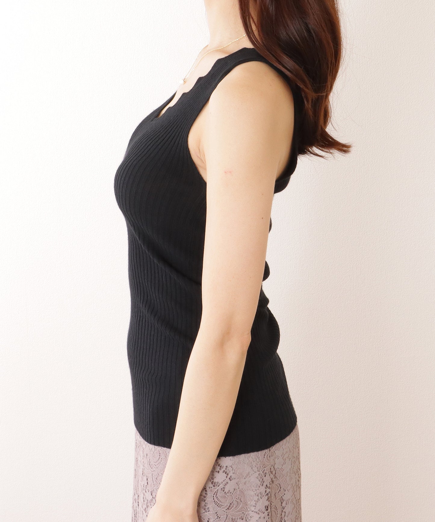 Vネック スカラップ リブ ニット タンクトップ