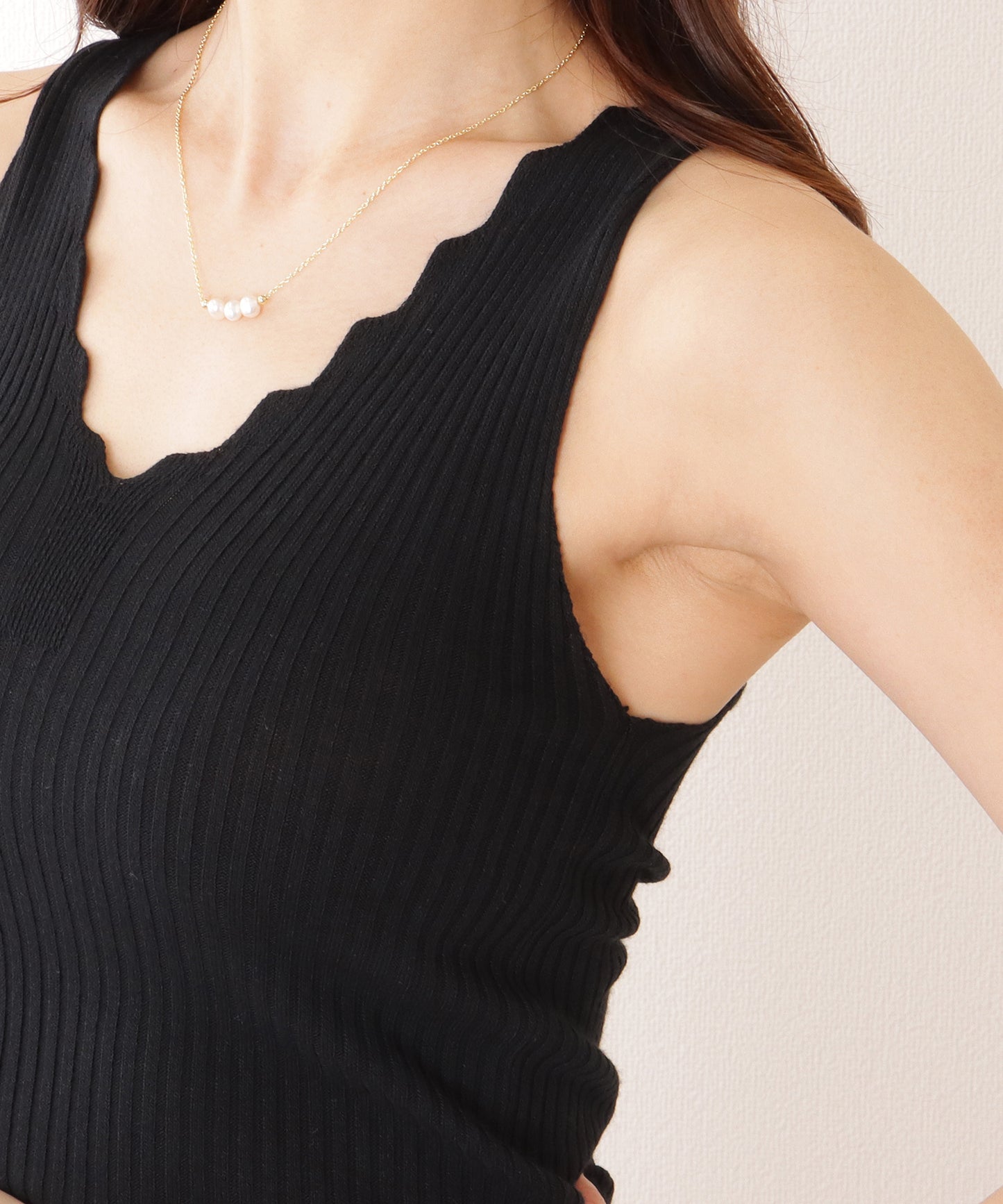 Vネック スカラップ リブ ニット タンクトップ