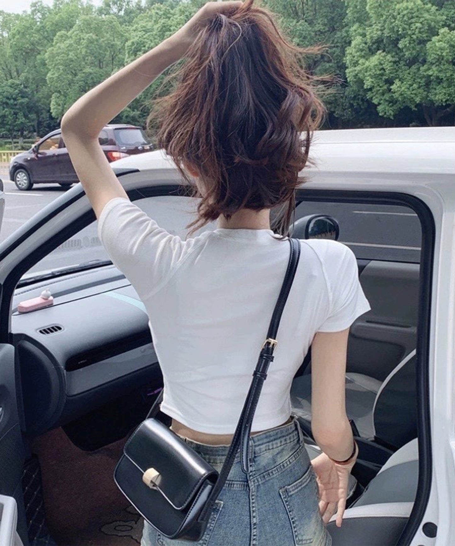 バタフライ クロップド丈 クルーネック 半袖 Tシャツ