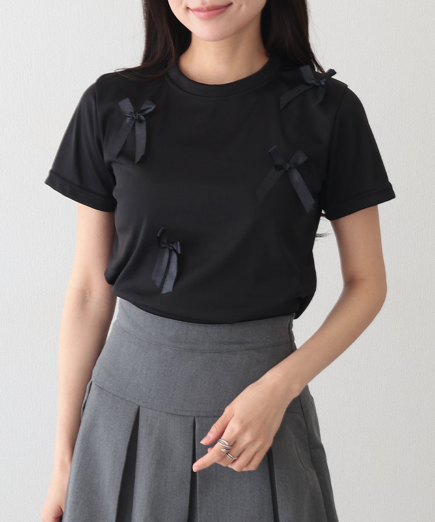 サテンリボン クルーネック 半袖 デザイン Tシャツ