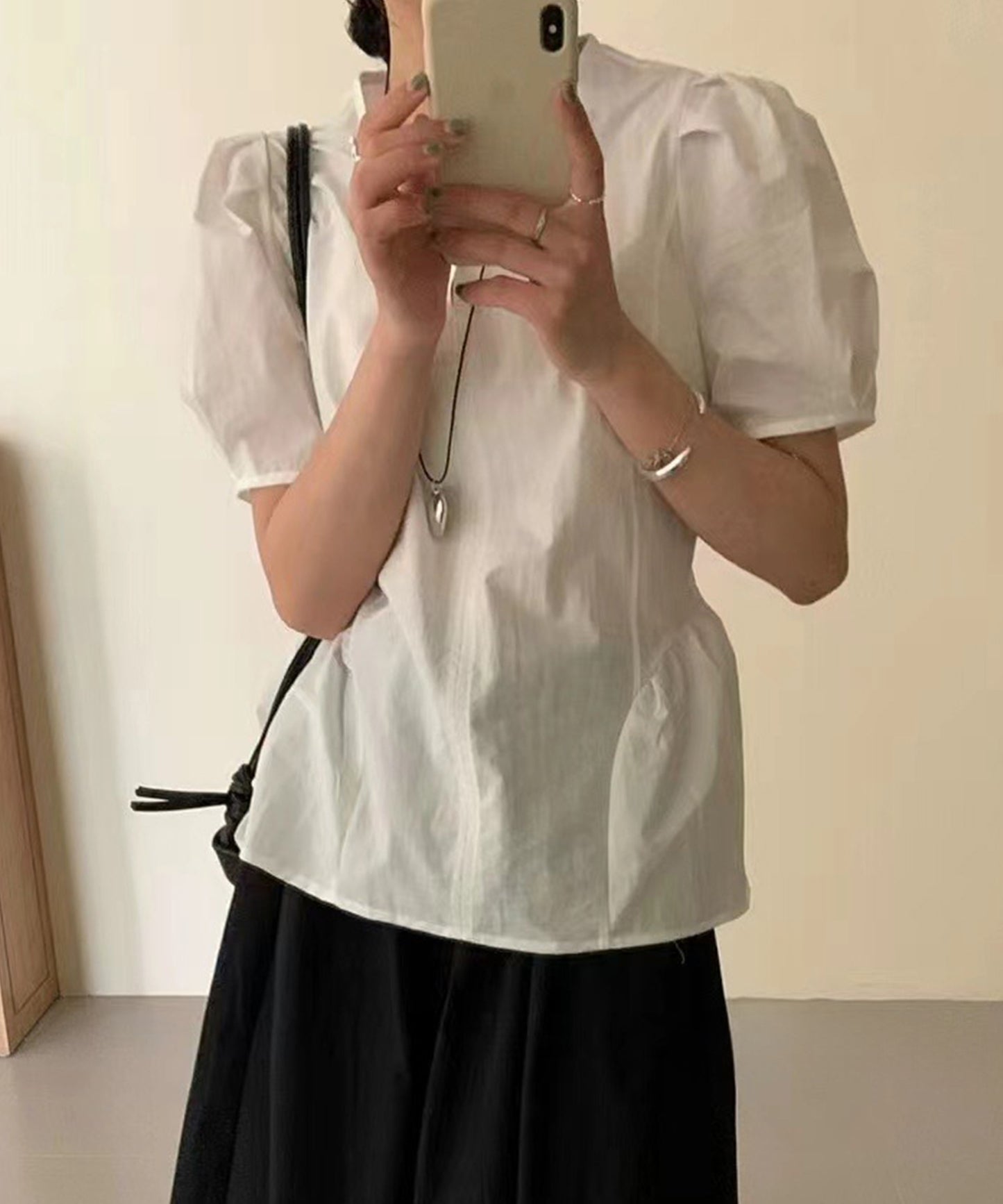 スキッパーネック ペプラム 半袖 タック ハートネックレス ブラウス