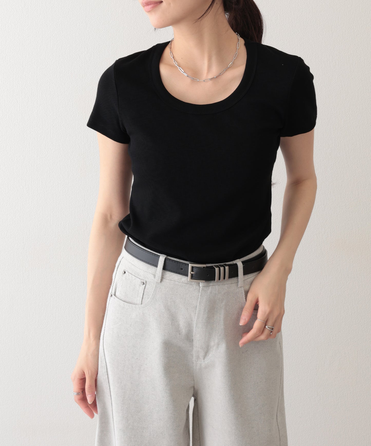 ラウンドネック バック カットアウト 半袖 Tシャツ