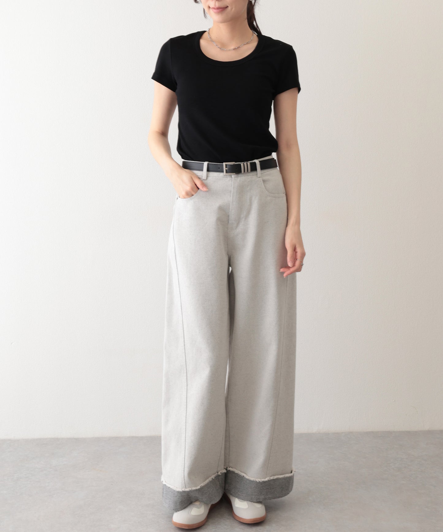 ラウンドネック バック カットアウト 半袖 Tシャツ