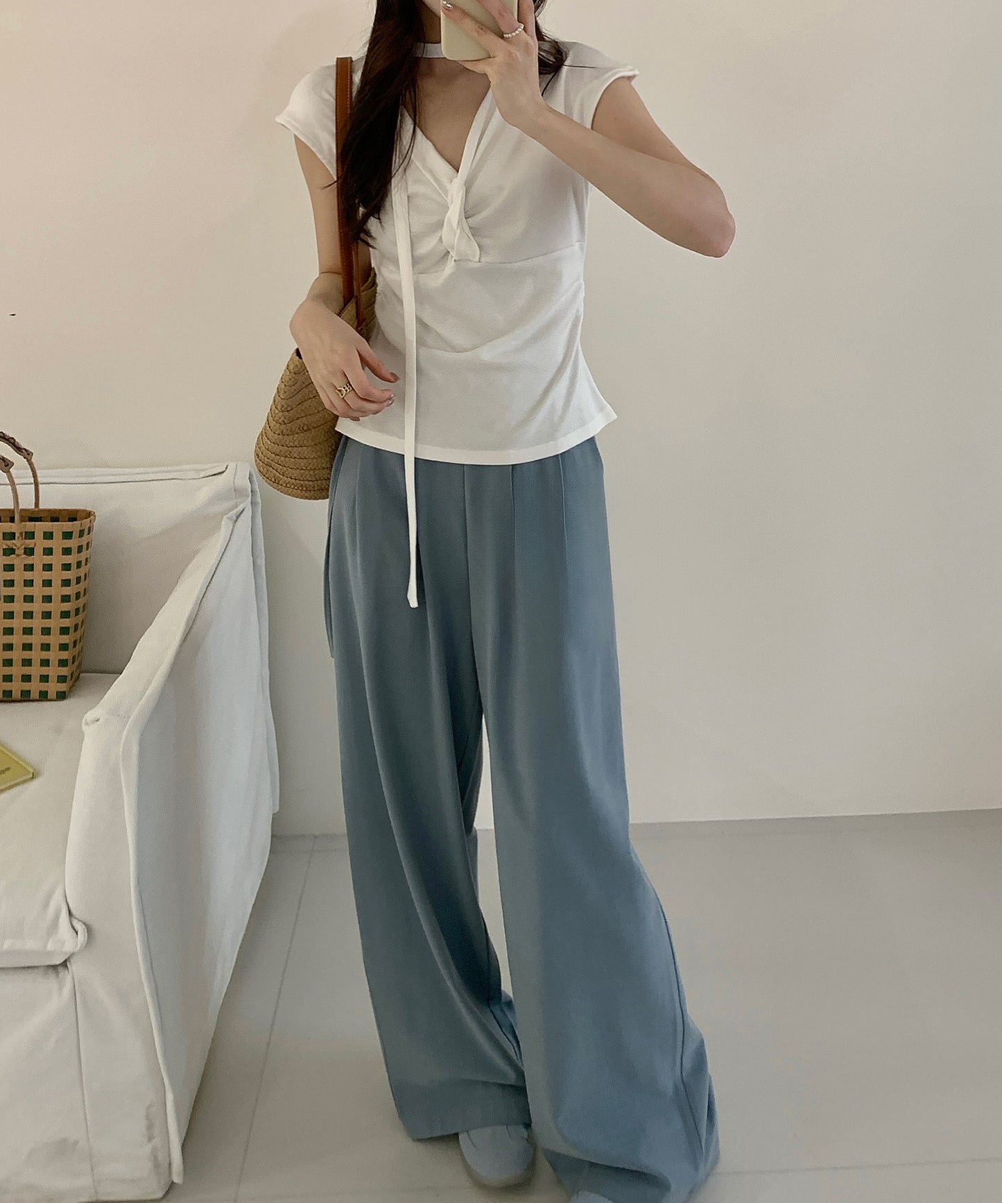 フロント ツイスト Vネック チョーカー付き カットソー