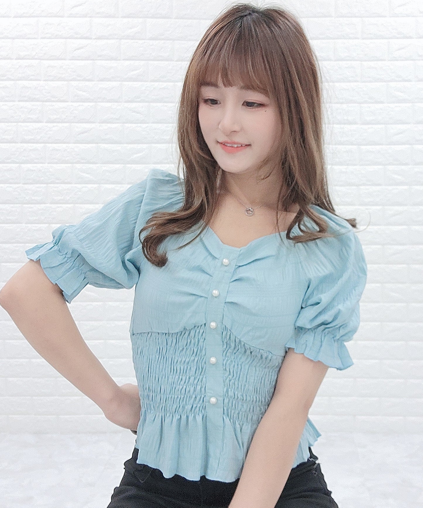 シャーリング 五分袖パフスリーブ Vネックブラウス