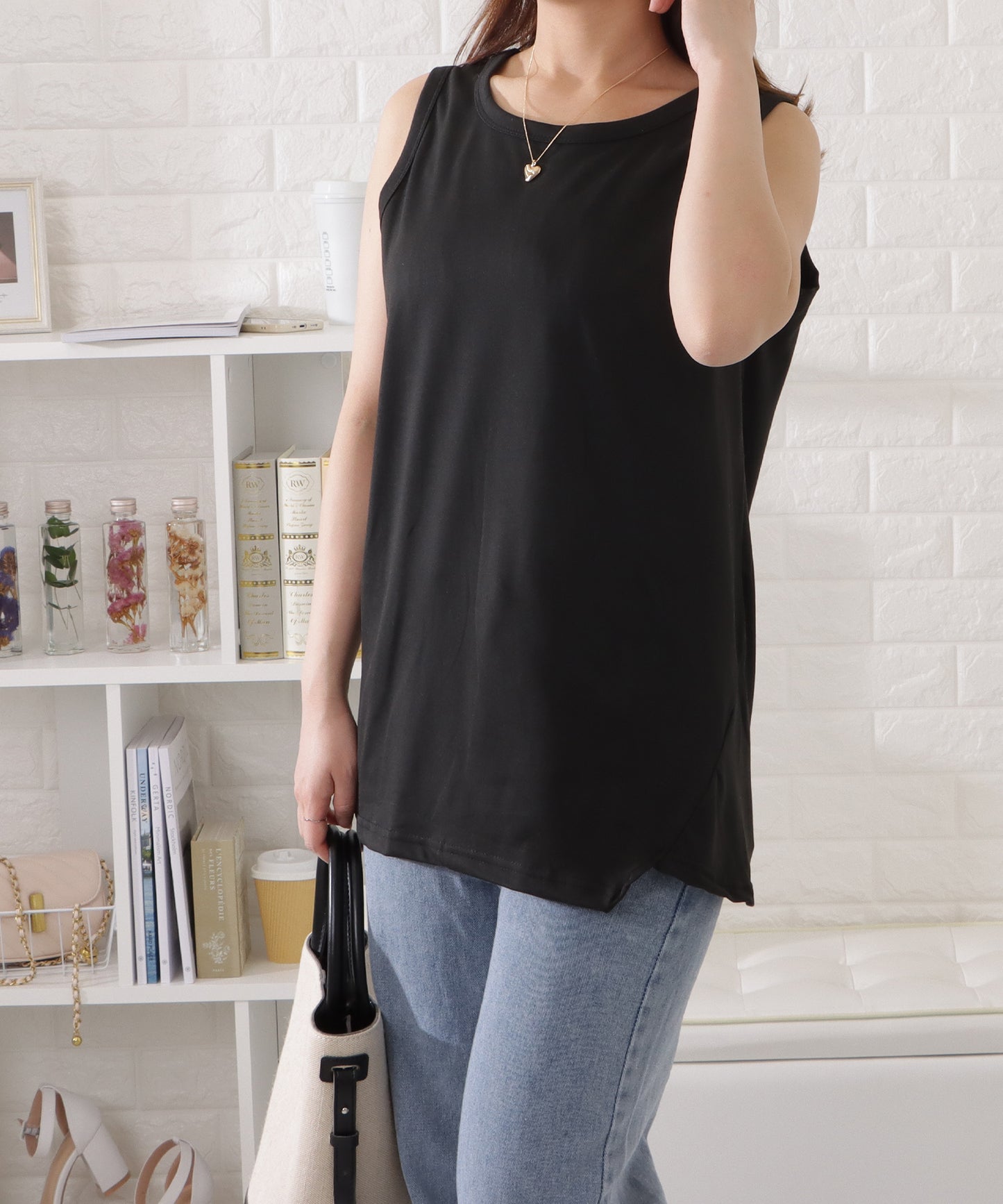 アシンメトリーノースリーブゆるトップス