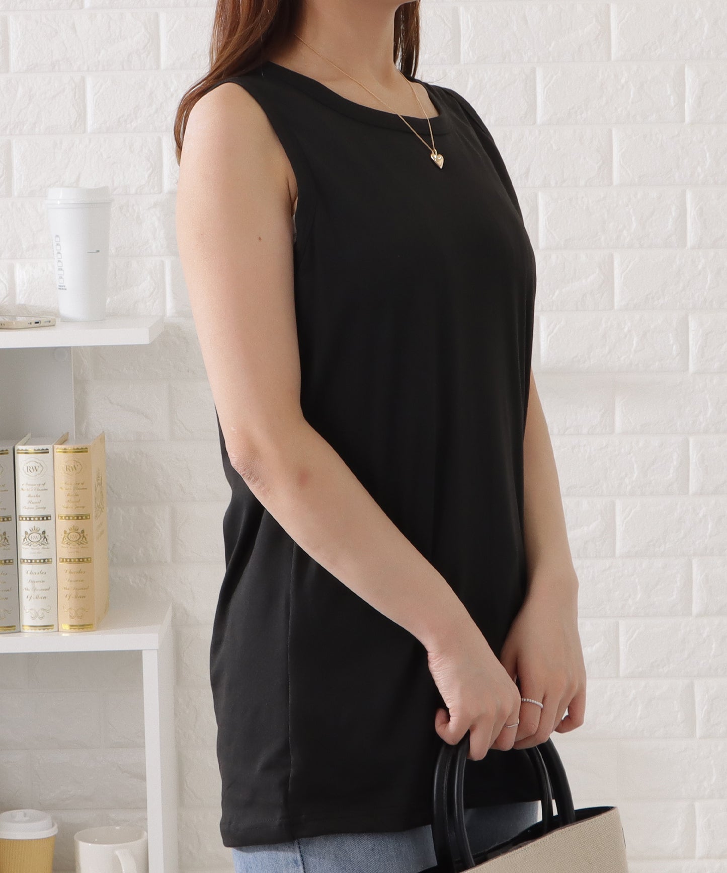 アシンメトリーノースリーブゆるトップス