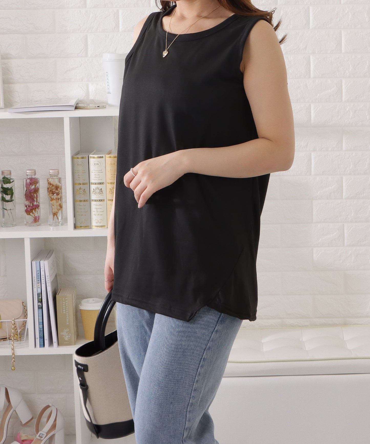 アシンメトリーノースリーブゆるトップス