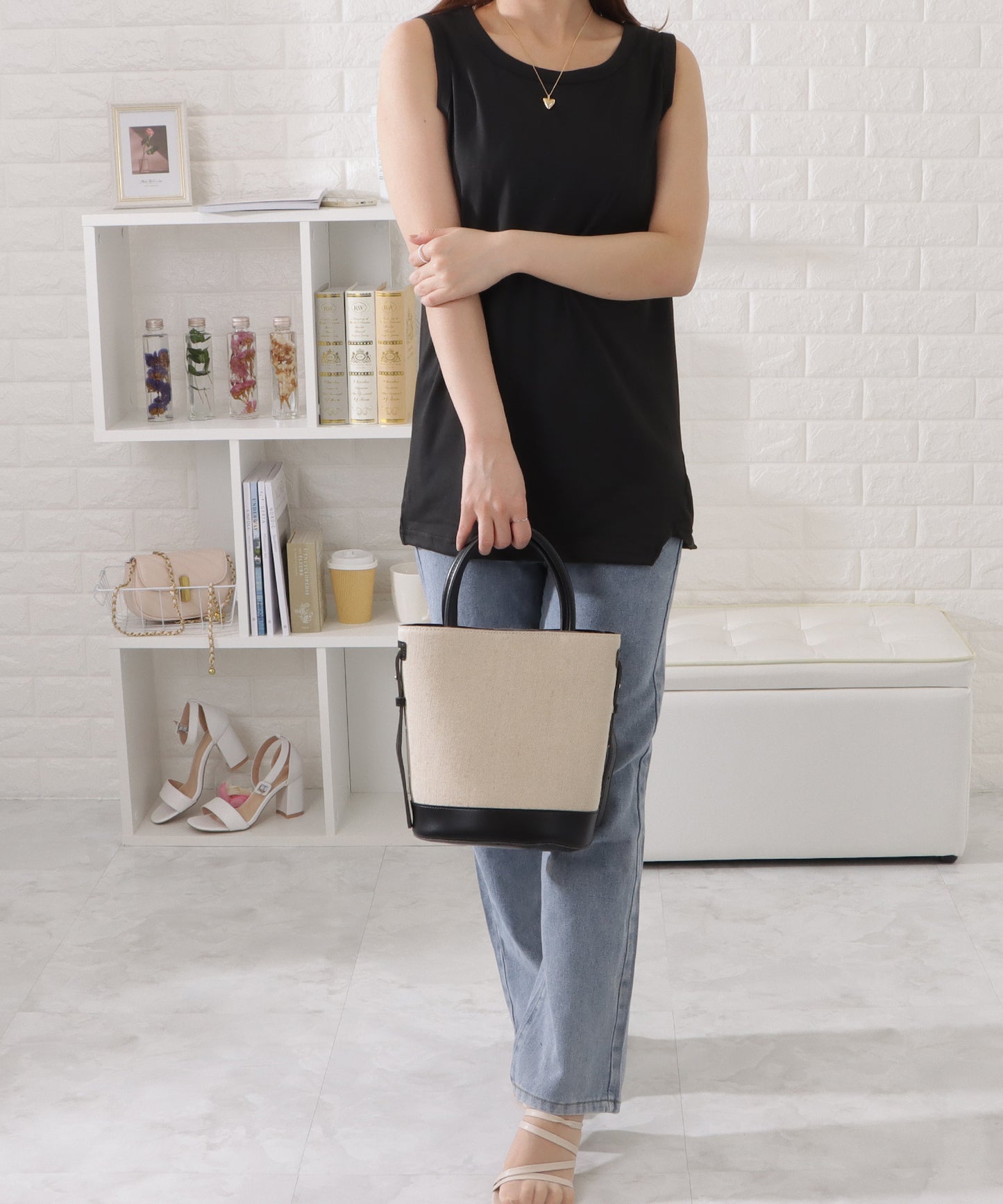 アシンメトリーノースリーブゆるトップス