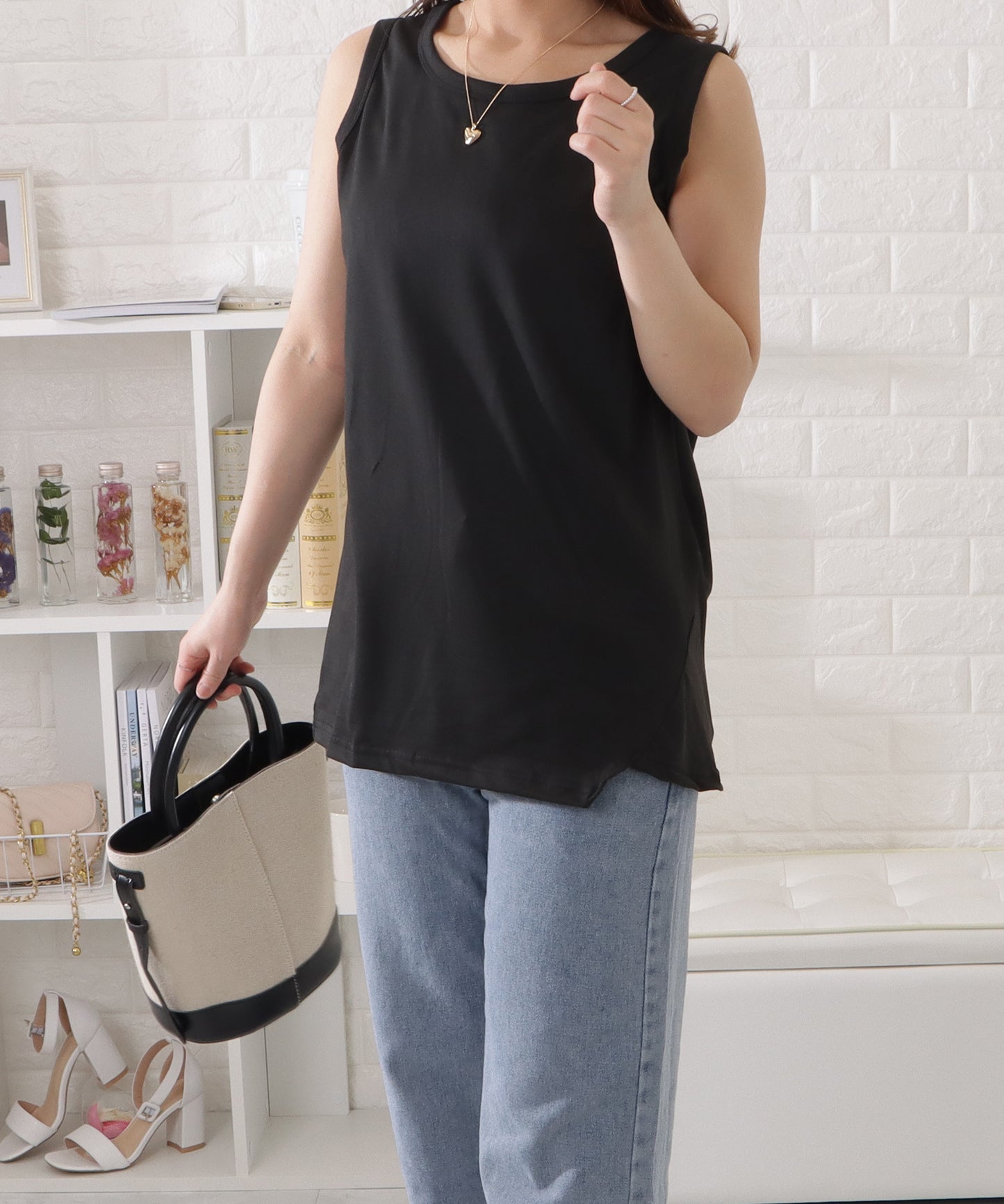 アシンメトリーノースリーブゆるトップス