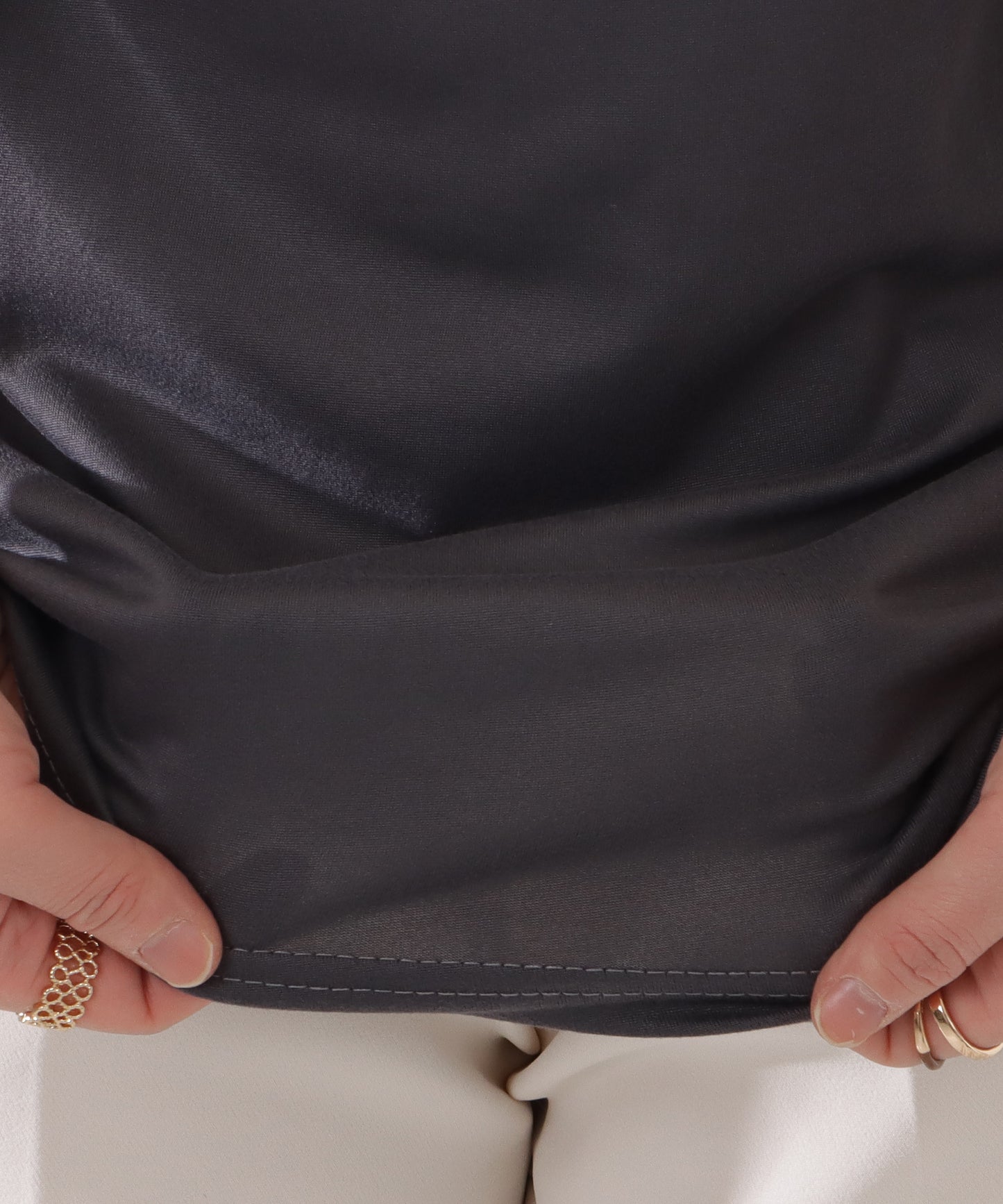 アシンメトリーノースリーブゆるトップス