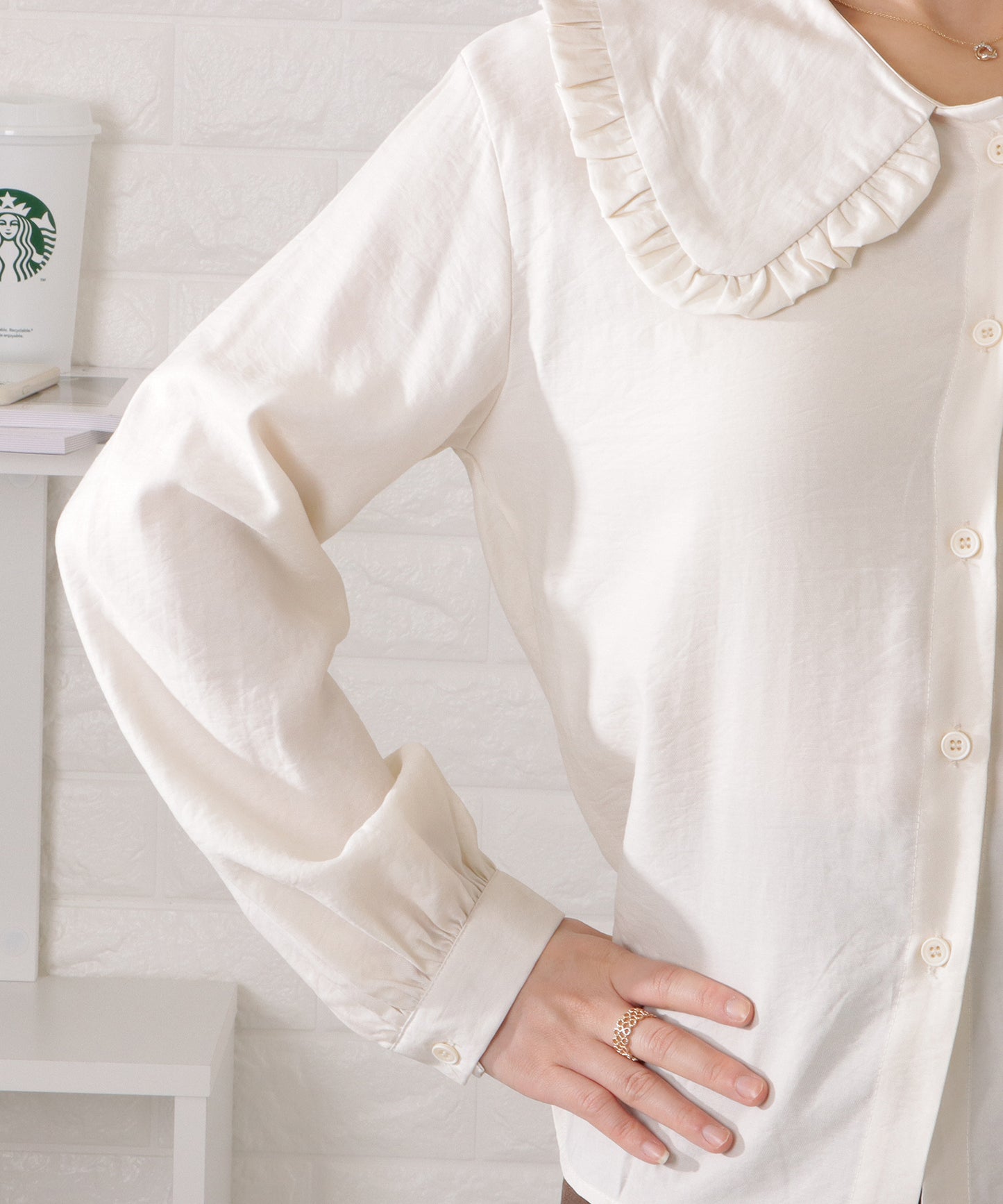 フリル付きビッグカラーゆるシフォンブラウス