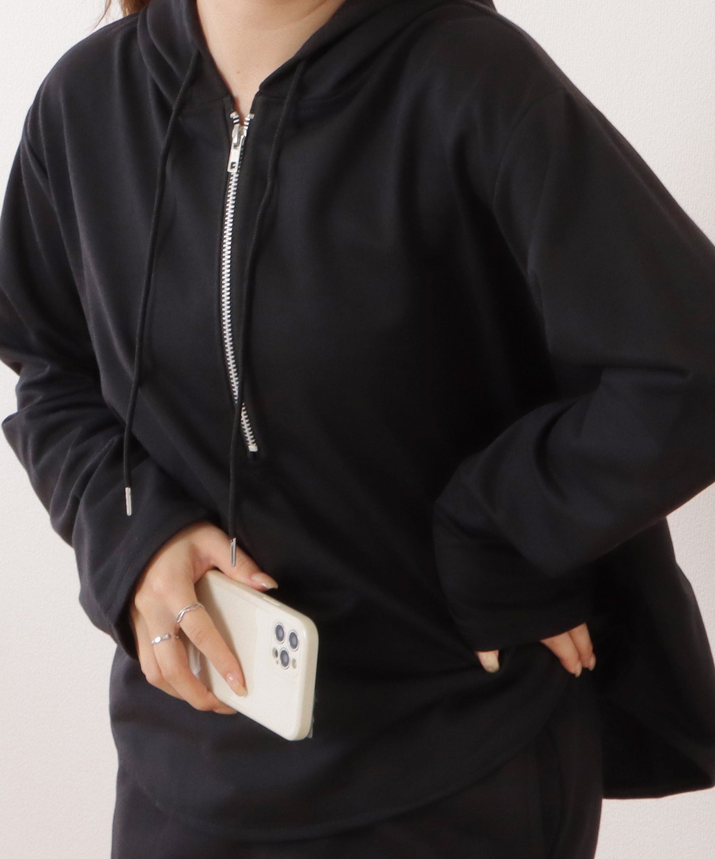 ラウンド裾コンパクトフーデットプルオーバー