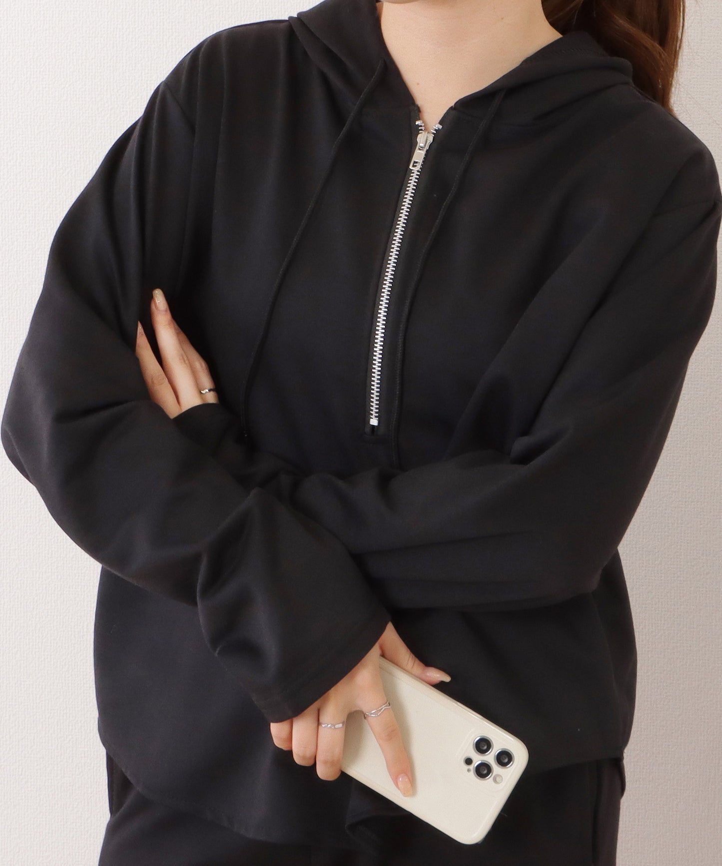 ラウンド裾コンパクトフーデットプルオーバー