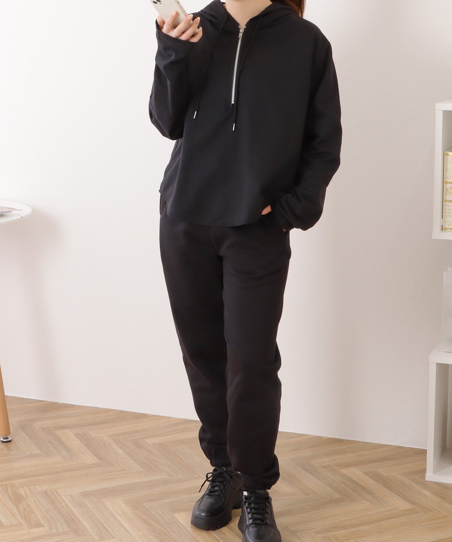 ラウンド裾コンパクトフーデットプルオーバー