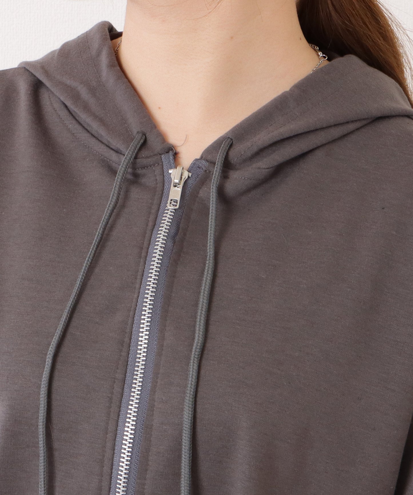 ラウンド裾コンパクトフーデットプルオーバー