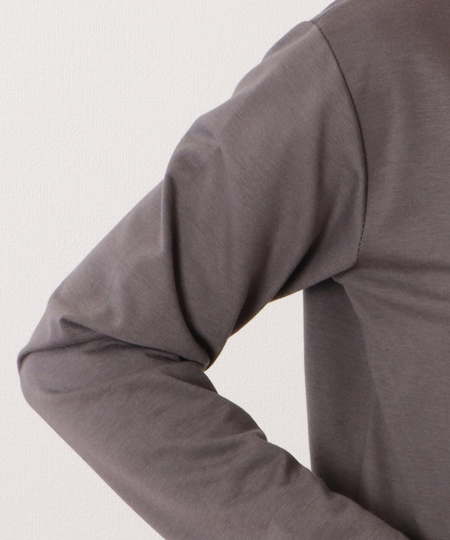 ラウンド裾コンパクトフーデットプルオーバー