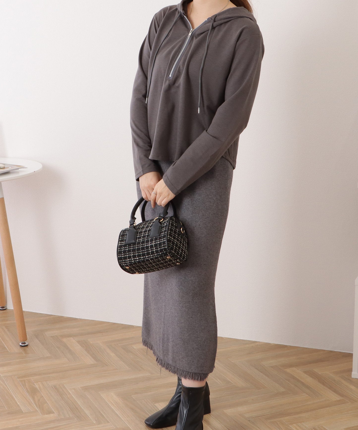 ラウンド裾コンパクトフーデットプルオーバー