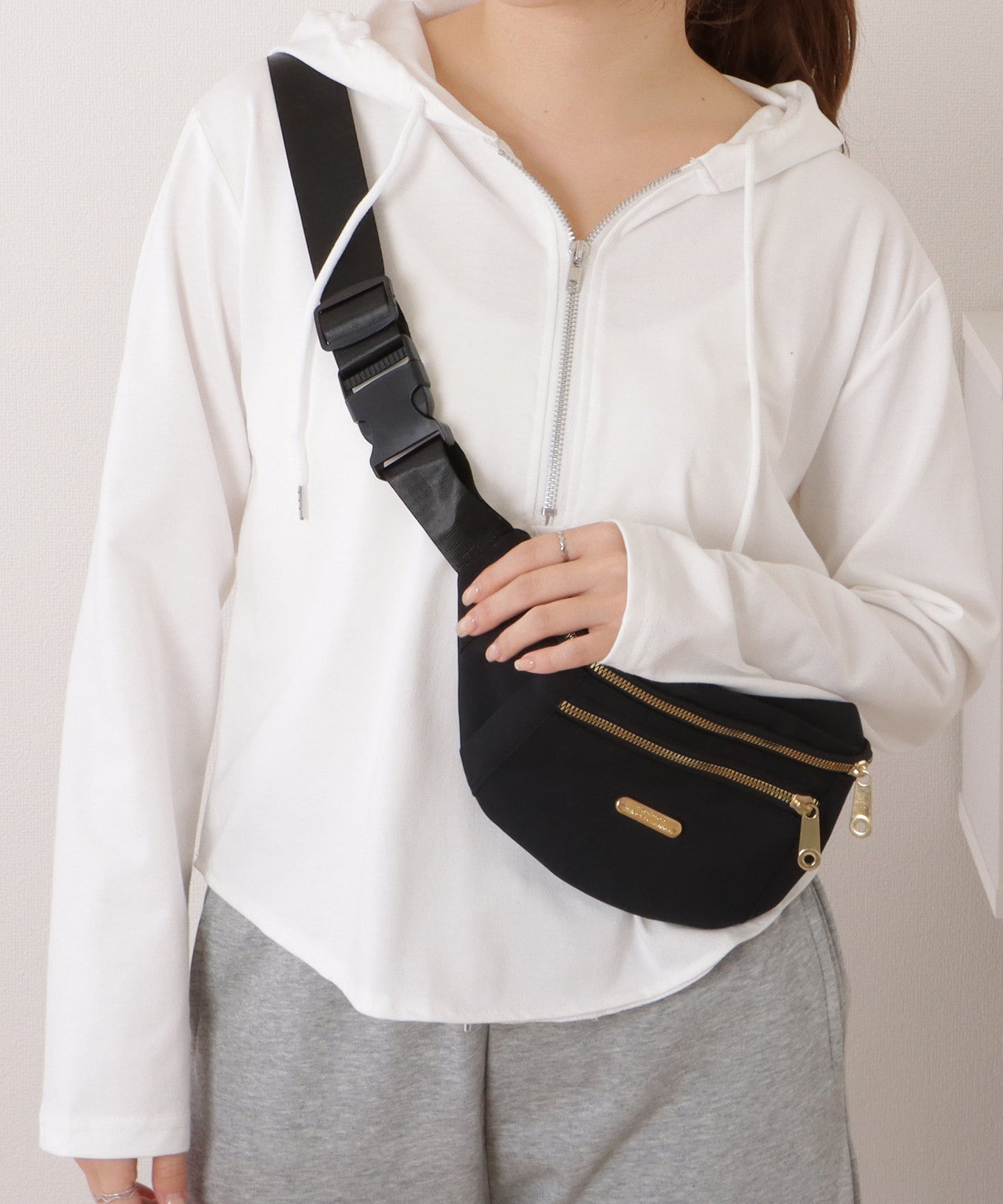 ラウンド裾コンパクトフーデットプルオーバー