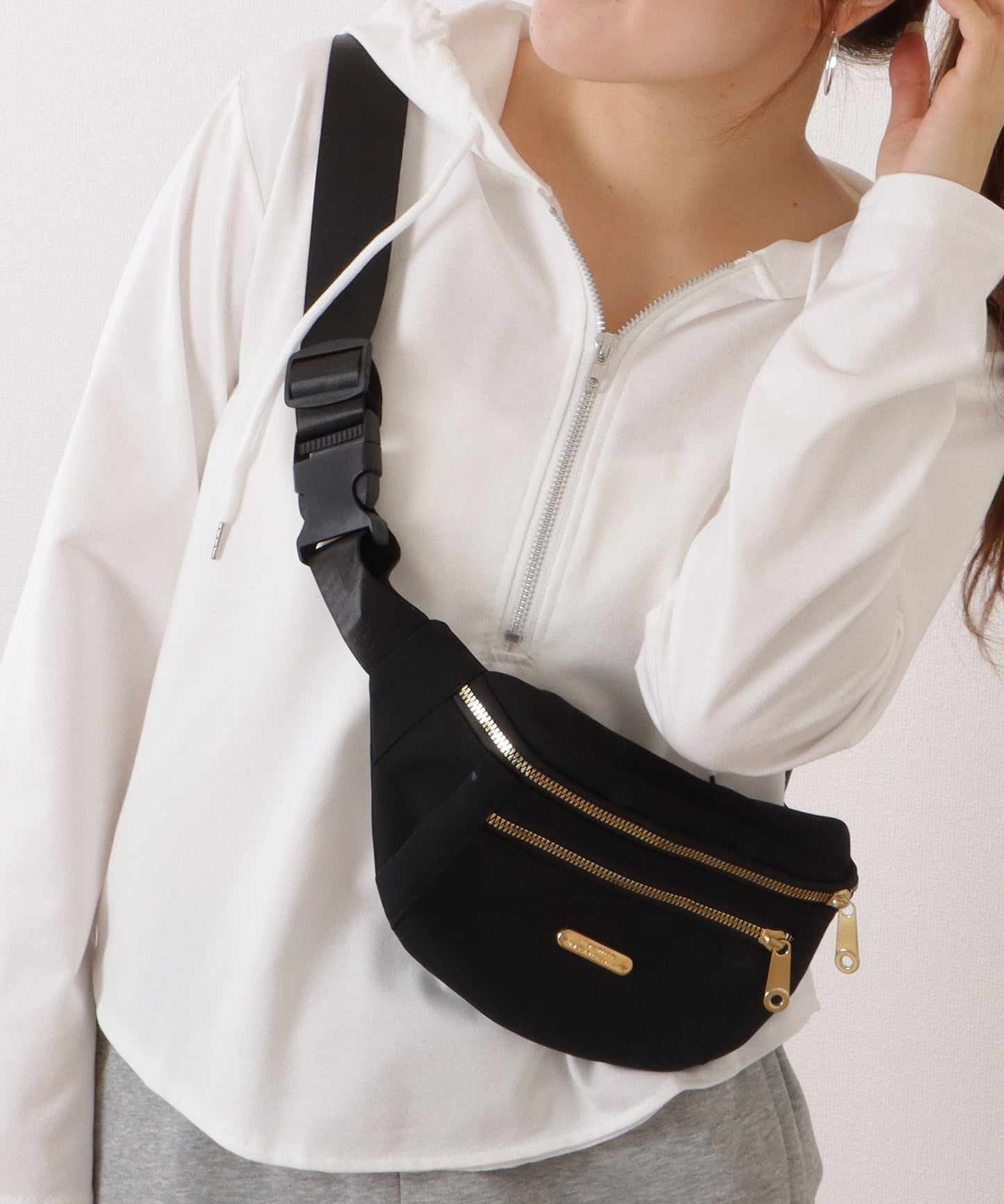 ラウンド裾コンパクトフーデットプルオーバー