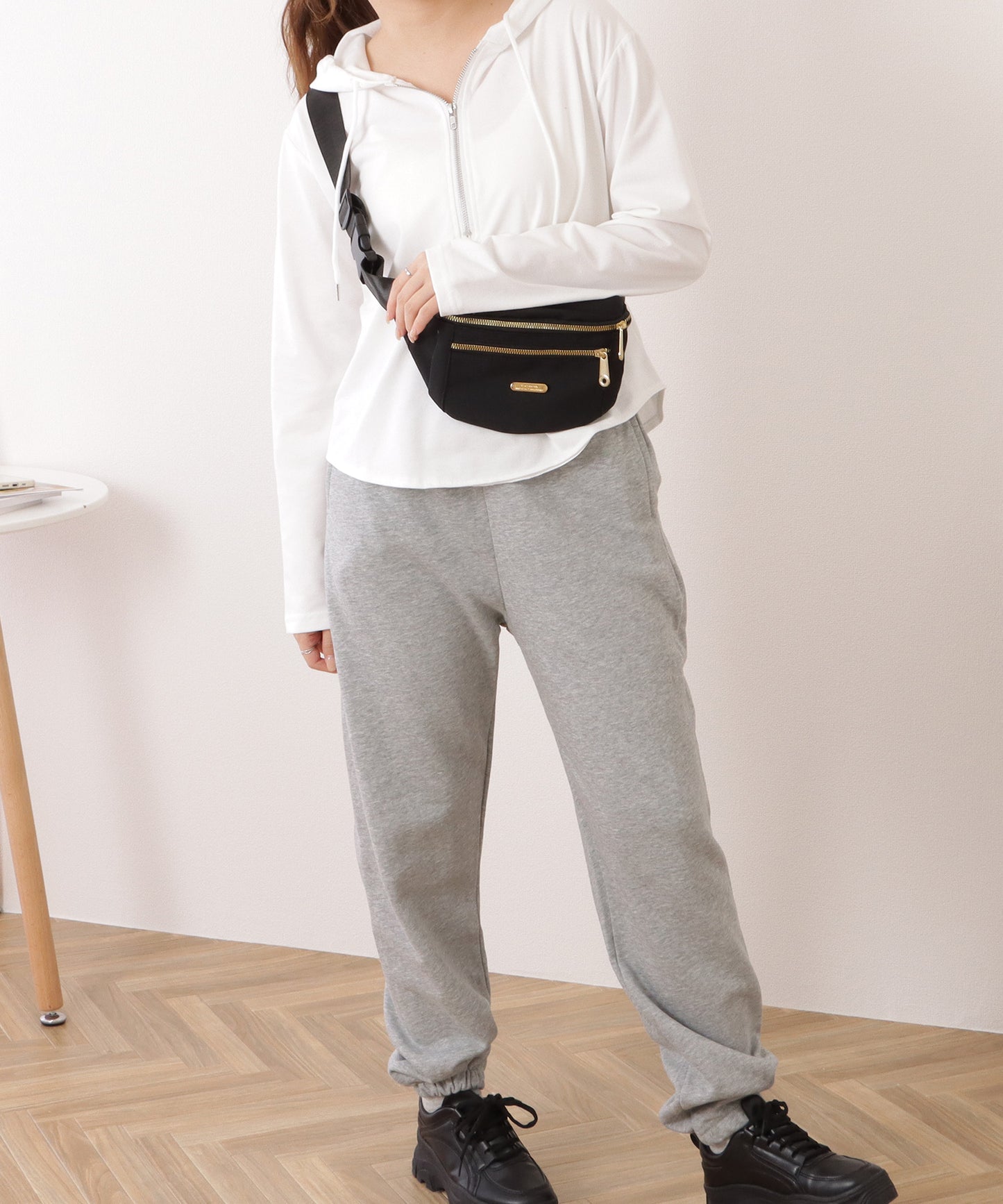 ラウンド裾コンパクトフーデットプルオーバー