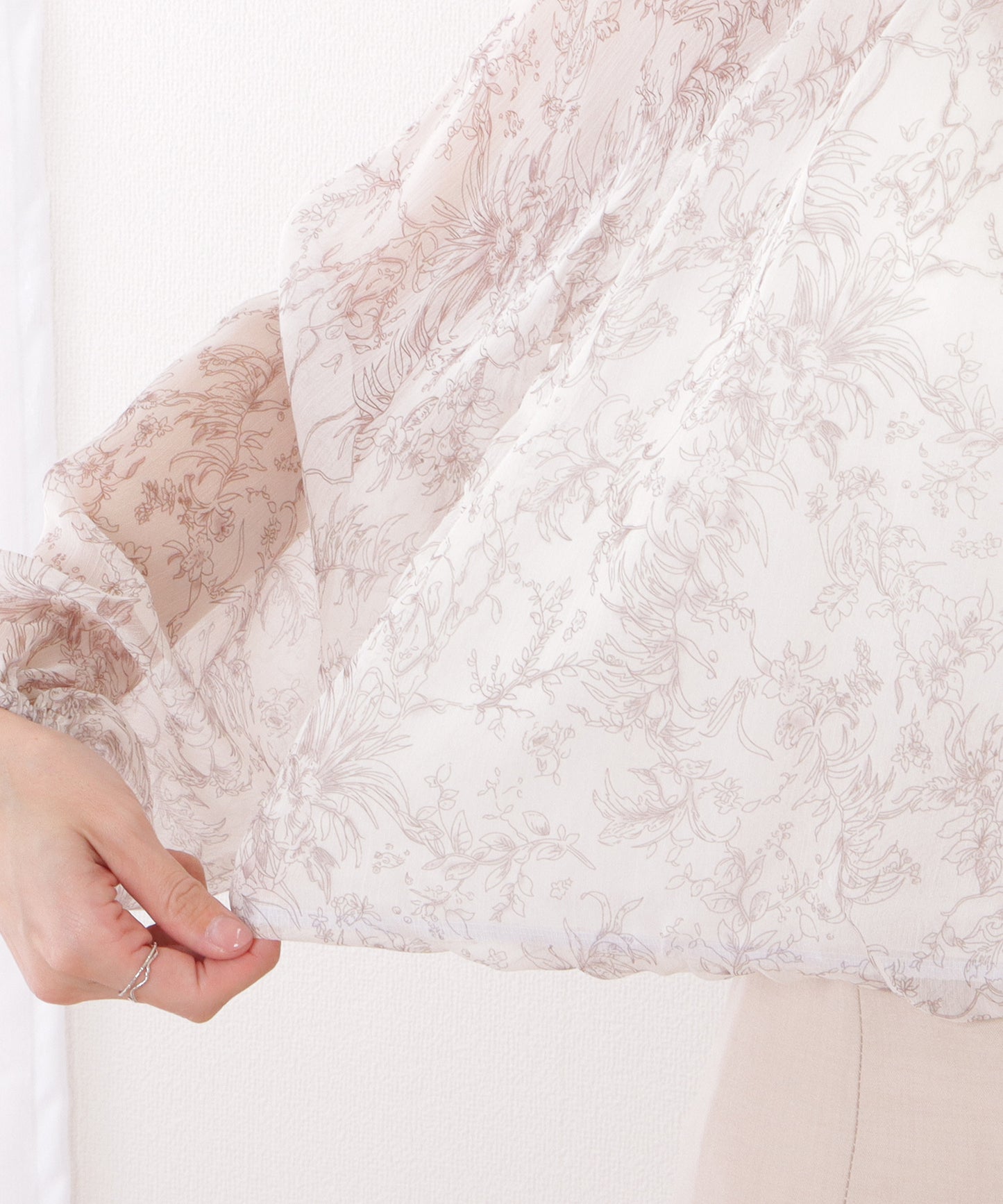 ボタニカル柄 プチハイネック パール ライン プルオーバー