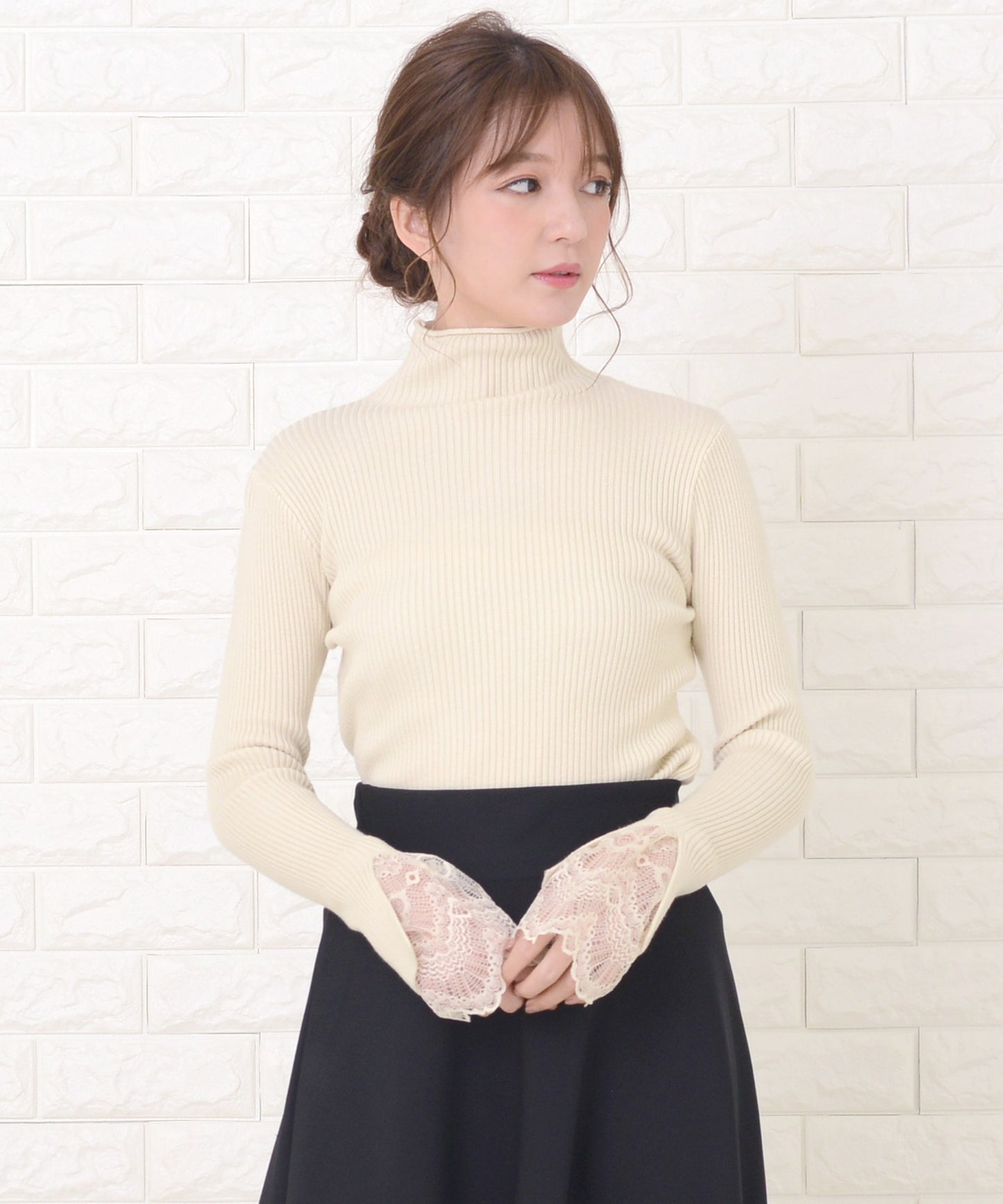 ハーフタートルネック袖口レース付き長袖リブニット