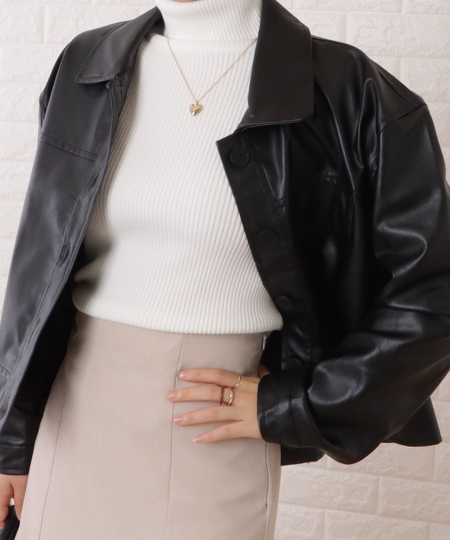 ショート丈オーバーサイズフェイクレザージャケット