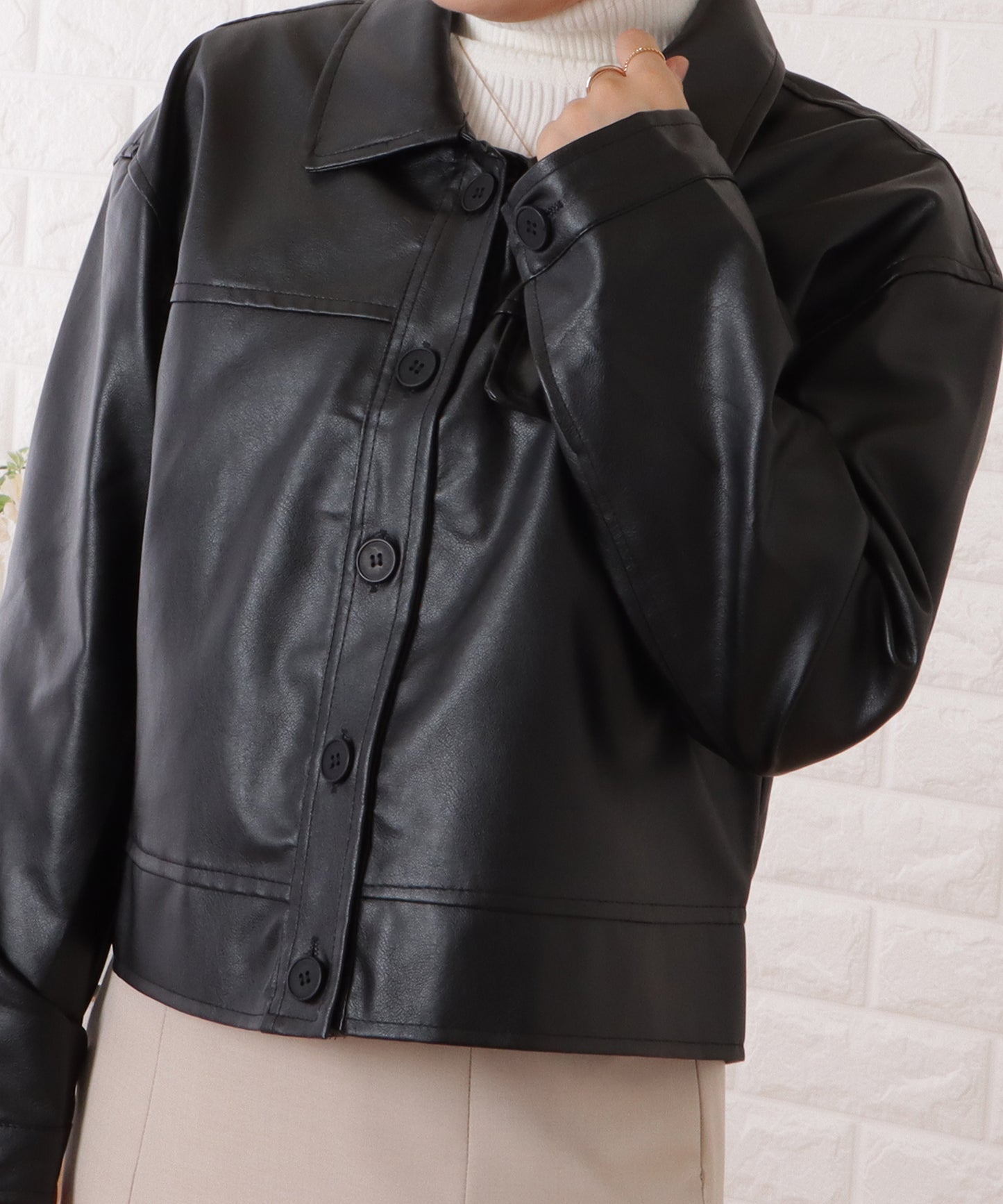 ショート丈オーバーサイズフェイクレザージャケット