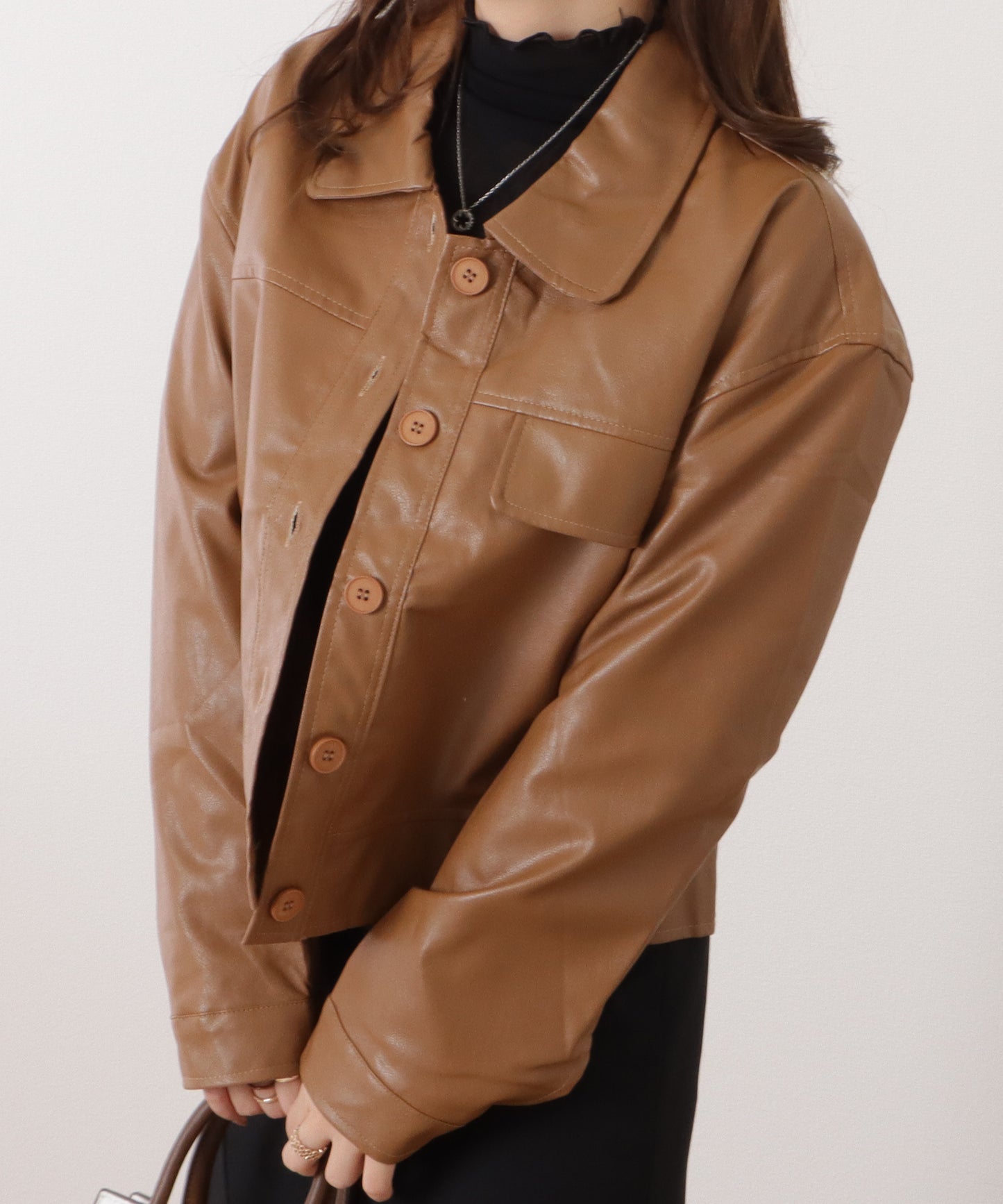 ショート丈オーバーサイズフェイクレザージャケット