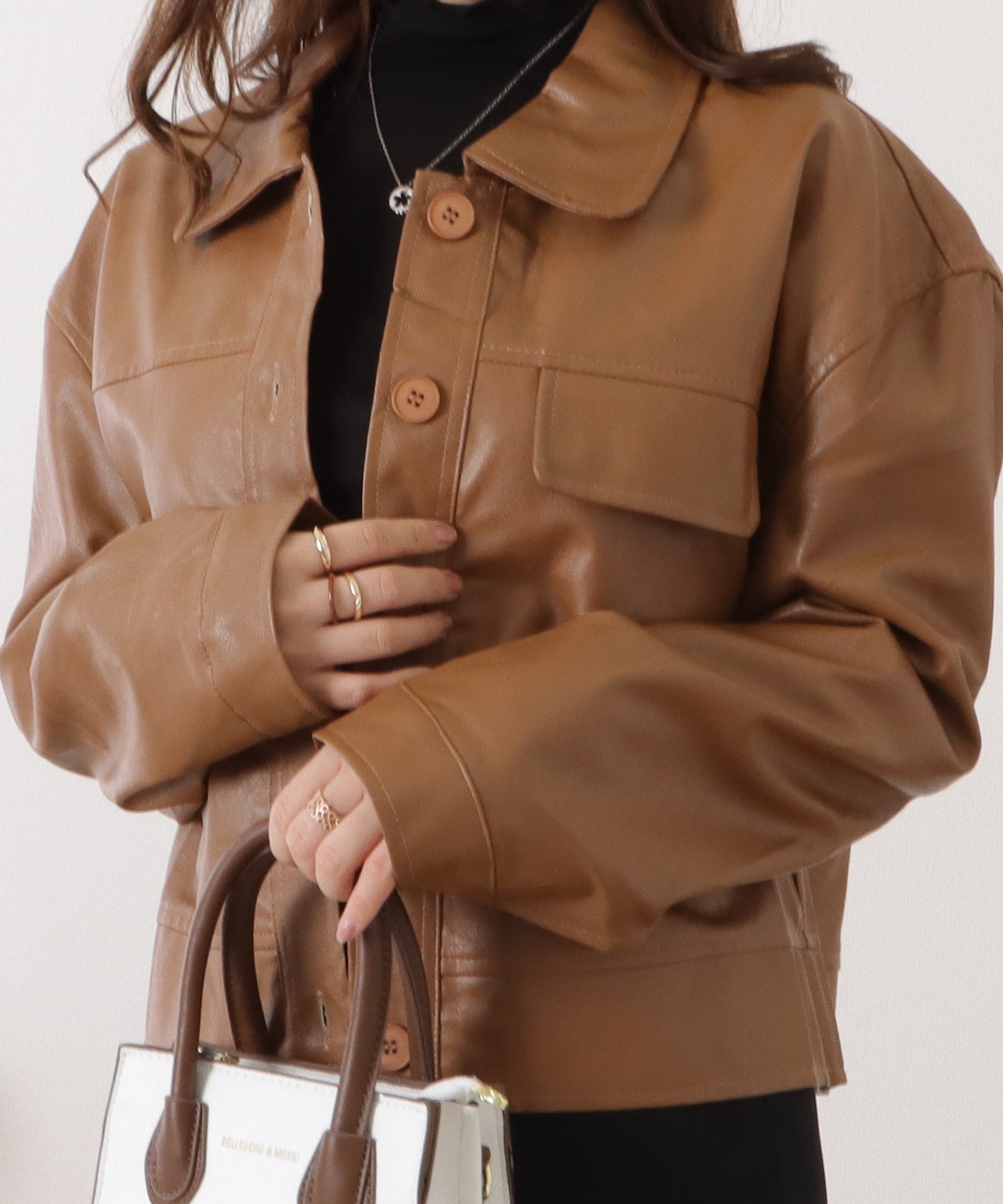 ショート丈オーバーサイズフェイクレザージャケット