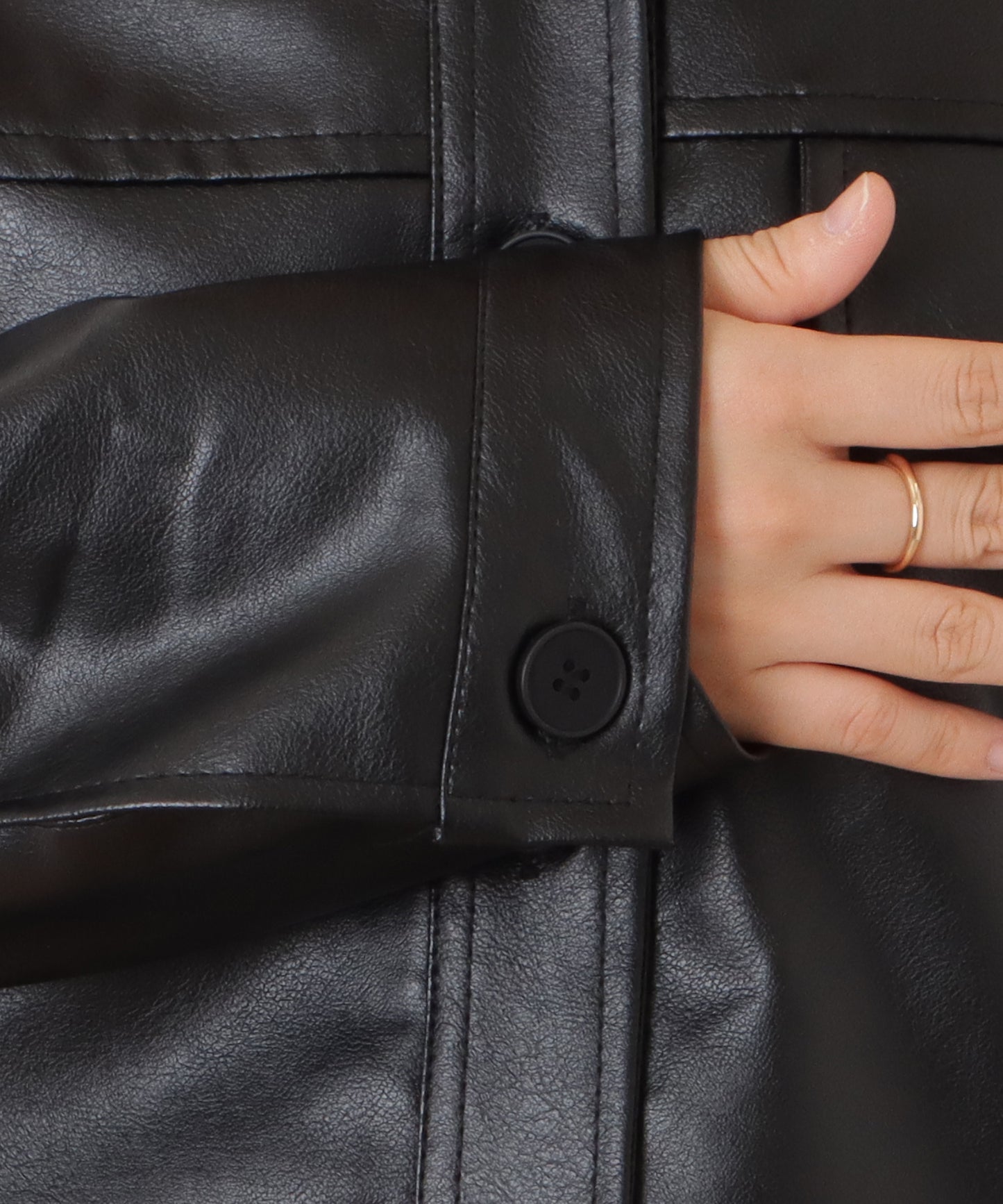 ショート丈オーバーサイズフェイクレザージャケット