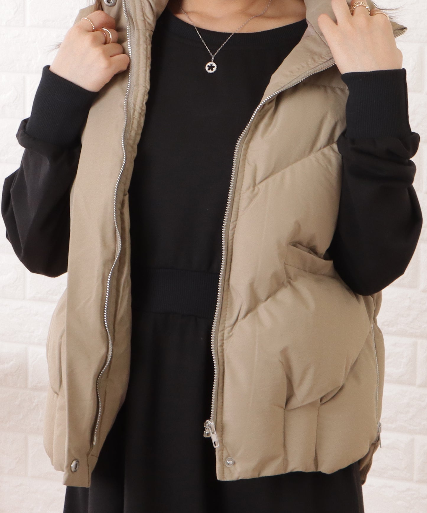 スタンドカラージップアップキルティングベスト