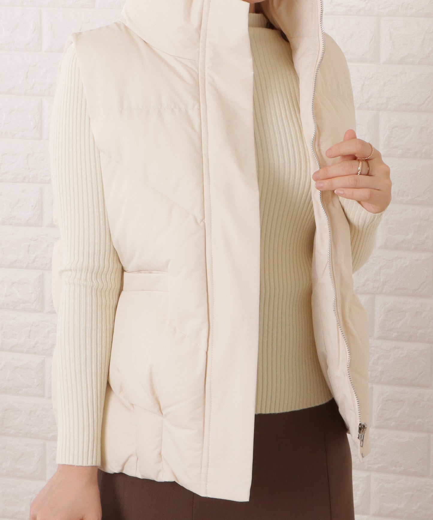 スタンドカラージップアップキルティングベスト