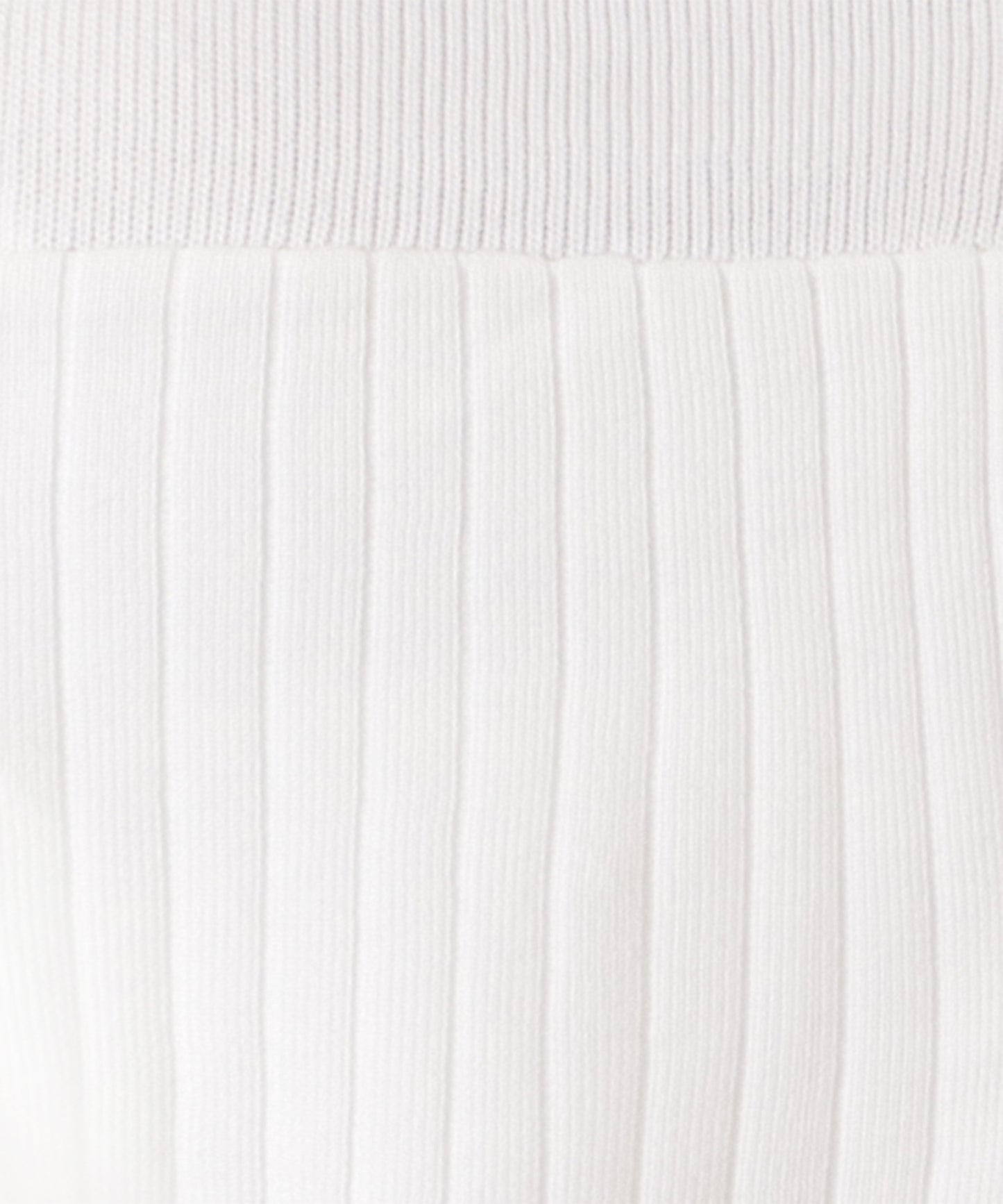 オフショル風カットアウトニットプルオーバー