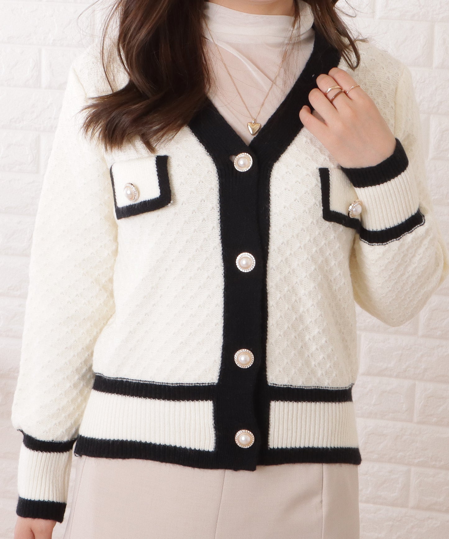 パールボタンVネック配色ニットカーディガン