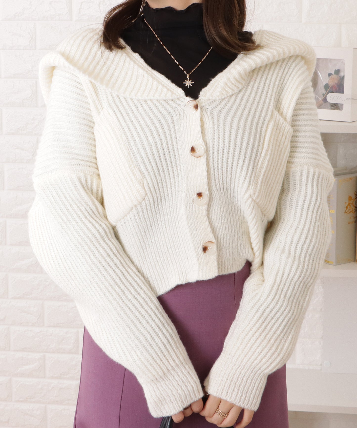 ポケット付きフーデットショートニットカーディガン