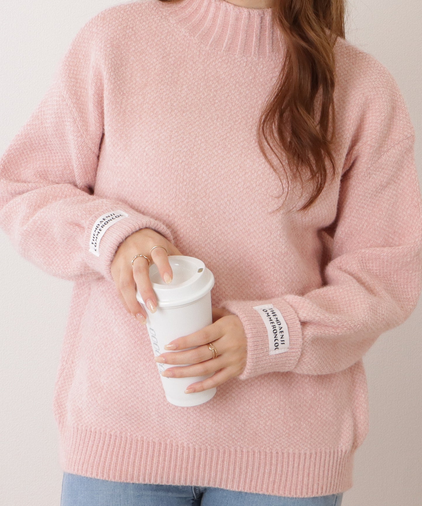 ネームタグ付きハイネックベーシックニットプルオーバー