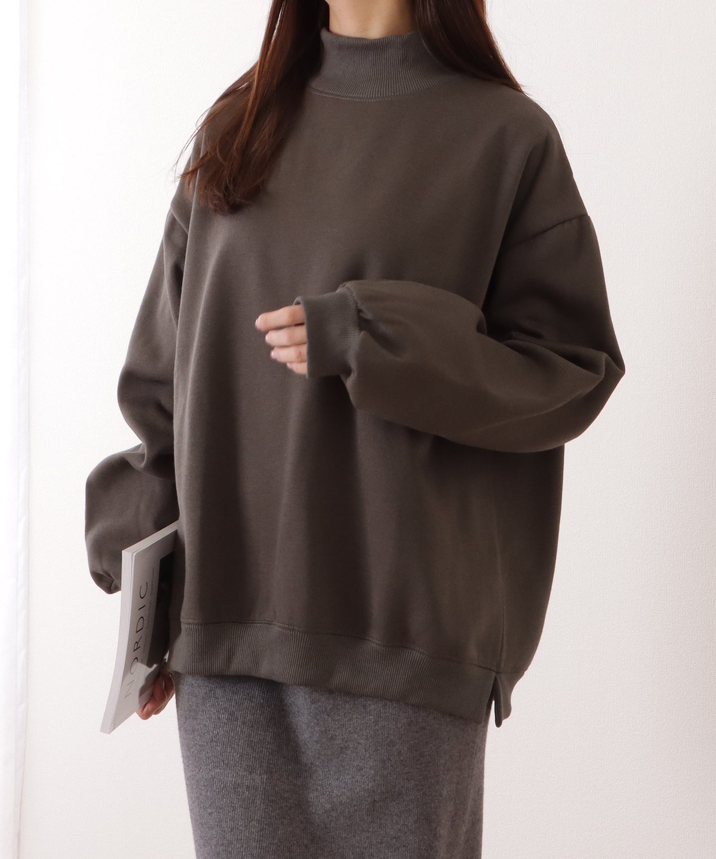 ハイネック サイド スリット ボリューム スリーブ プルオーバー