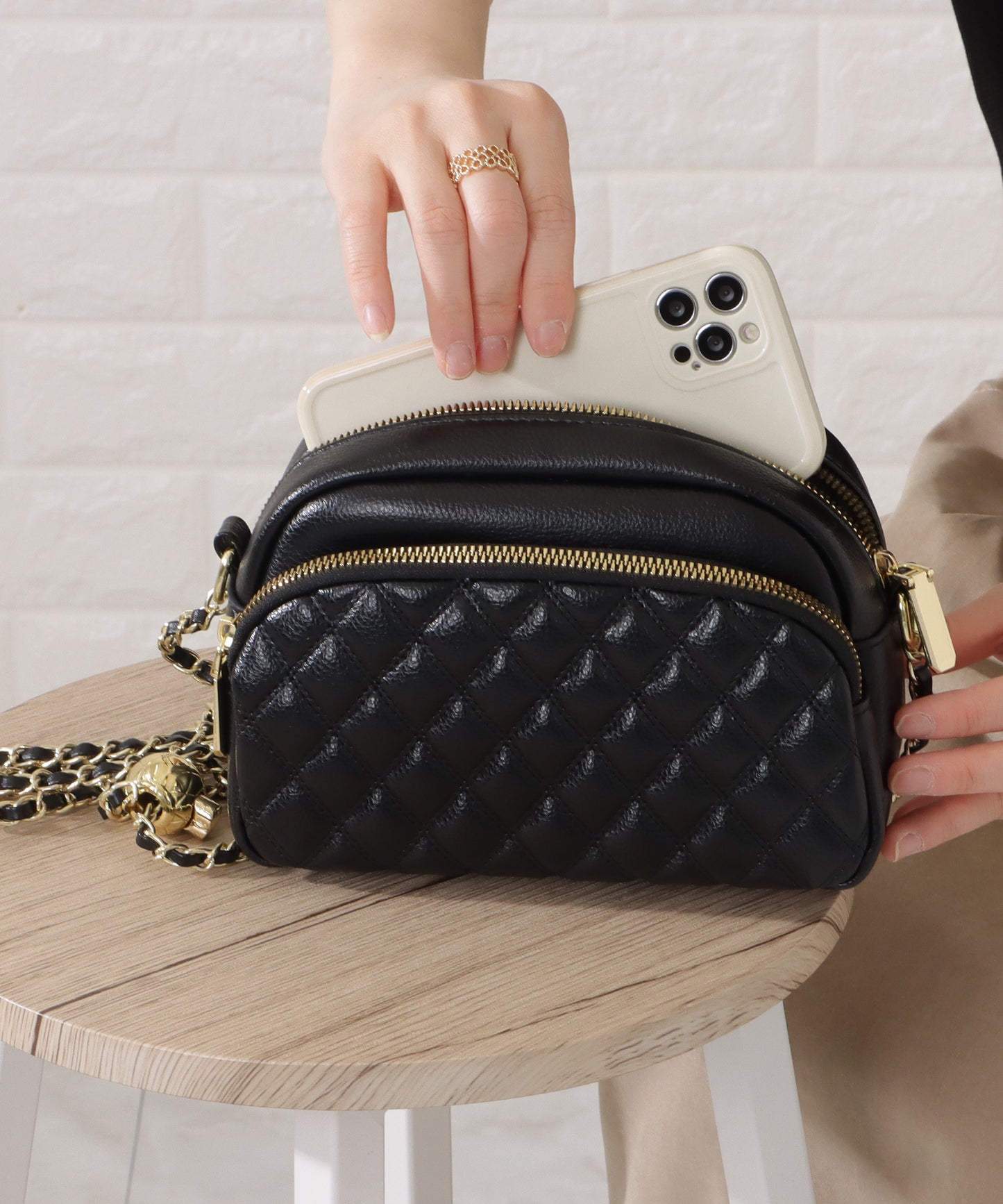 フェイクレザーゴールドチェーンショルダーバッグ