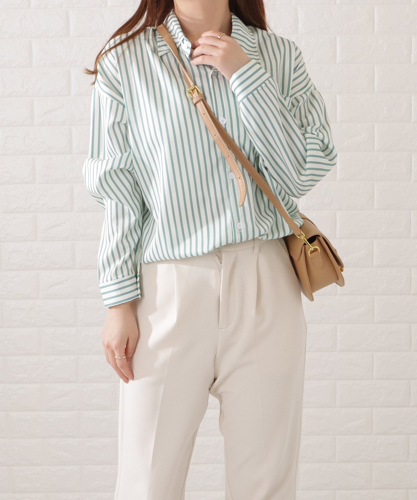 ハーフムーンフェイクレザーショルダーバッグ