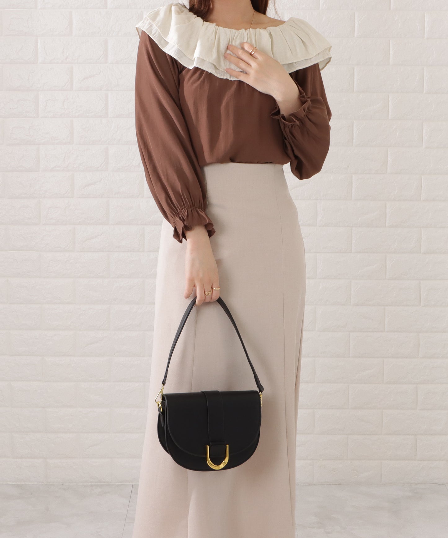 ハーフムーンフェイクレザーショルダーバッグ