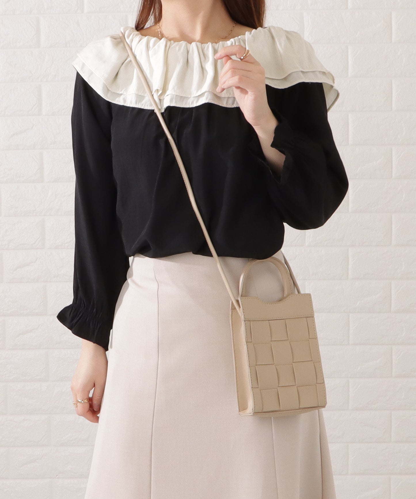 レザー調スクエアメッシュコンパクトショルダーバッグ