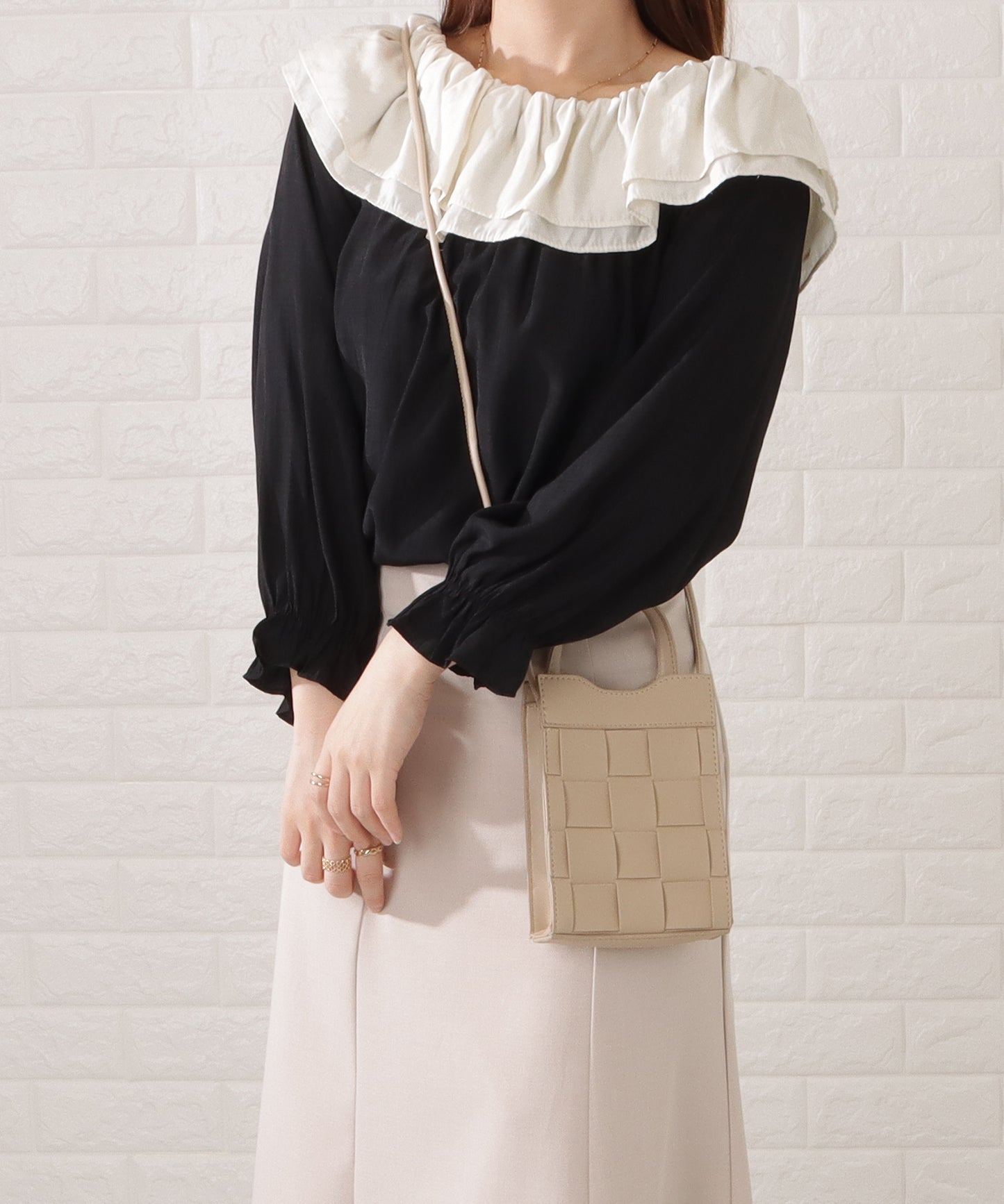 レザー調スクエアメッシュコンパクトショルダーバッグ